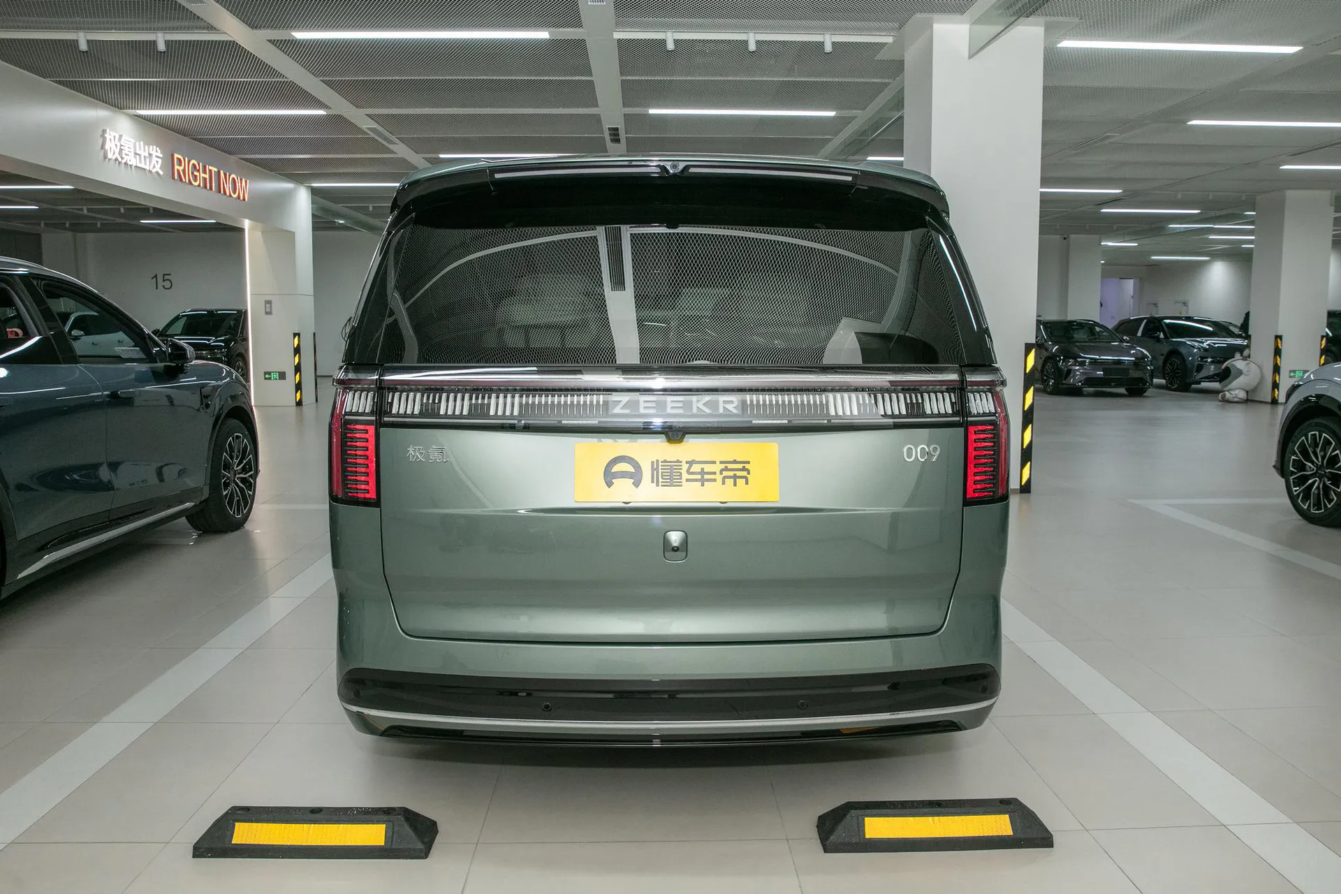  009 7-Seater Aisle RWD 108kWh