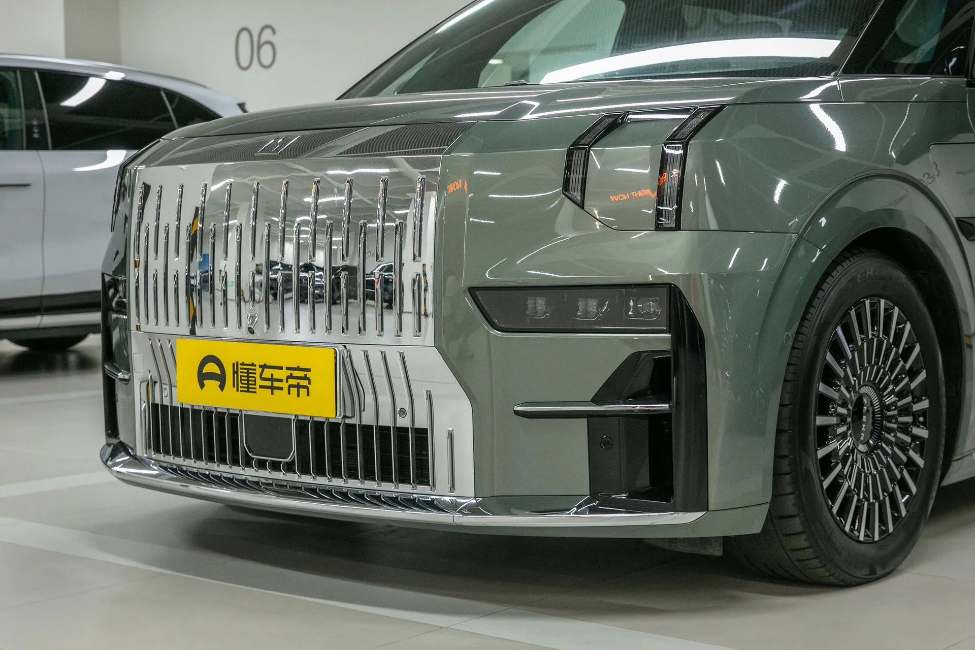  009 7-Seater Aisle RWD 108kWh