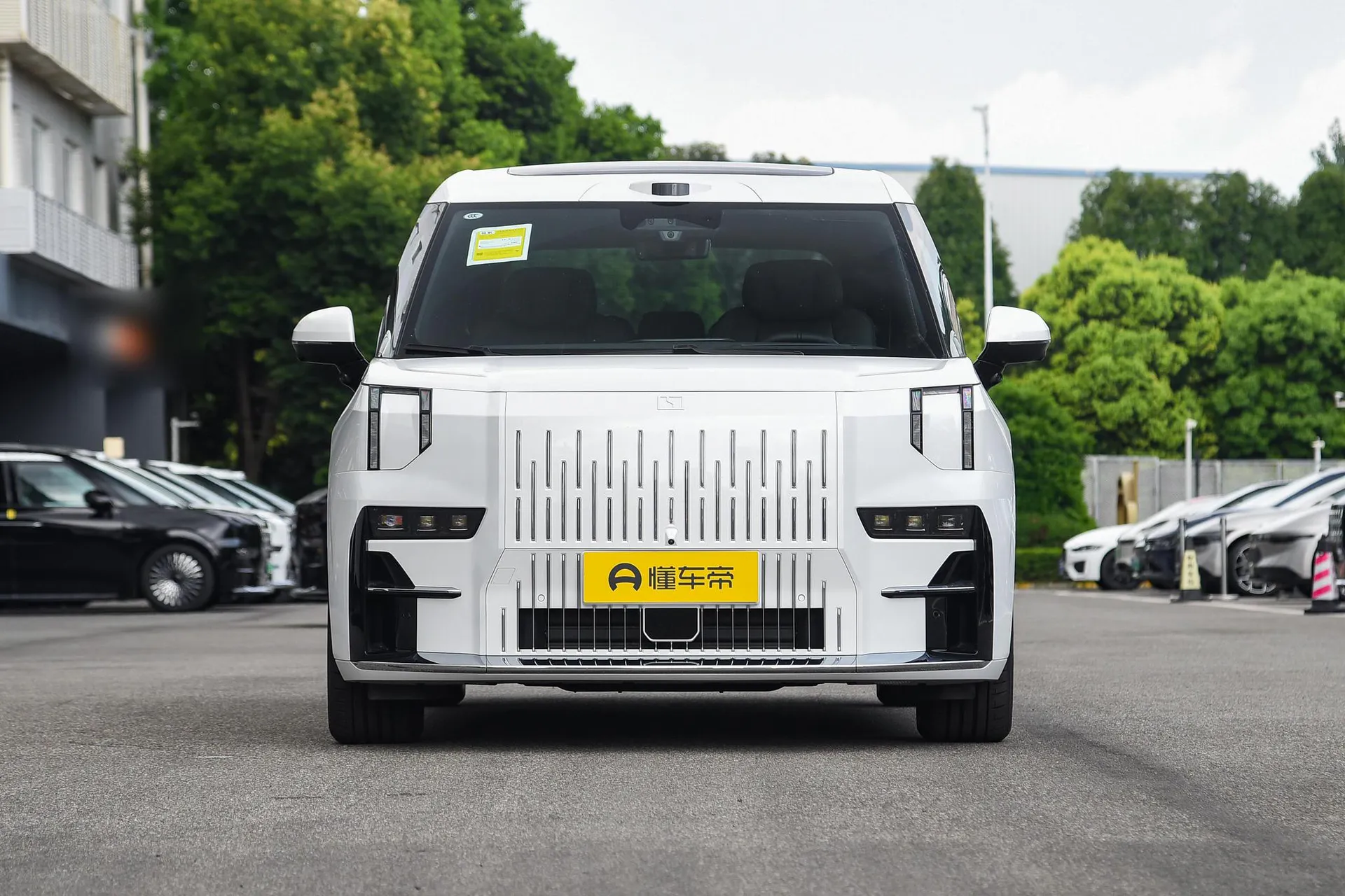 009 7-Seater Aisle RWD 108kWh