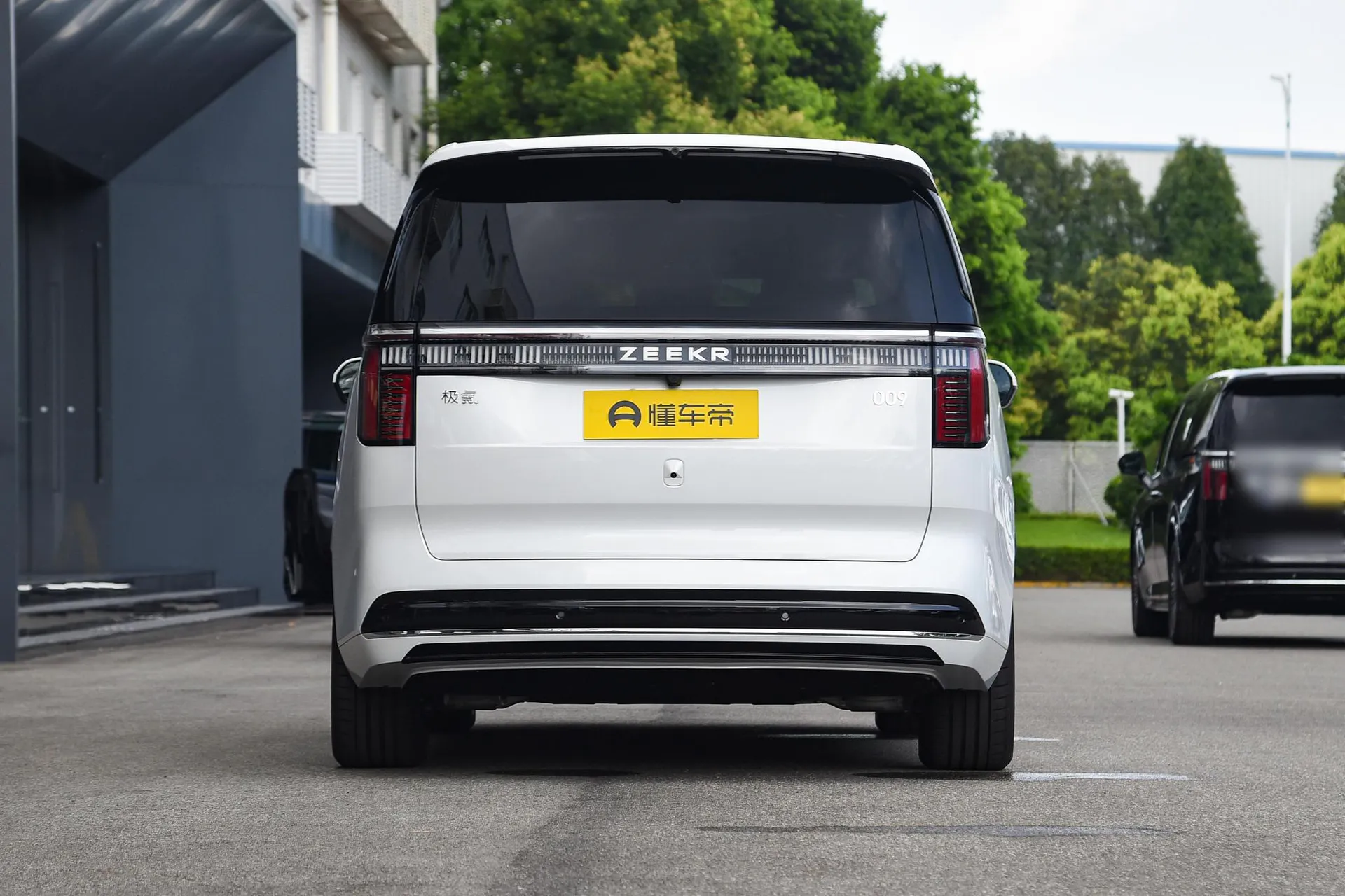  009 7-Seater Aisle RWD 108kWh