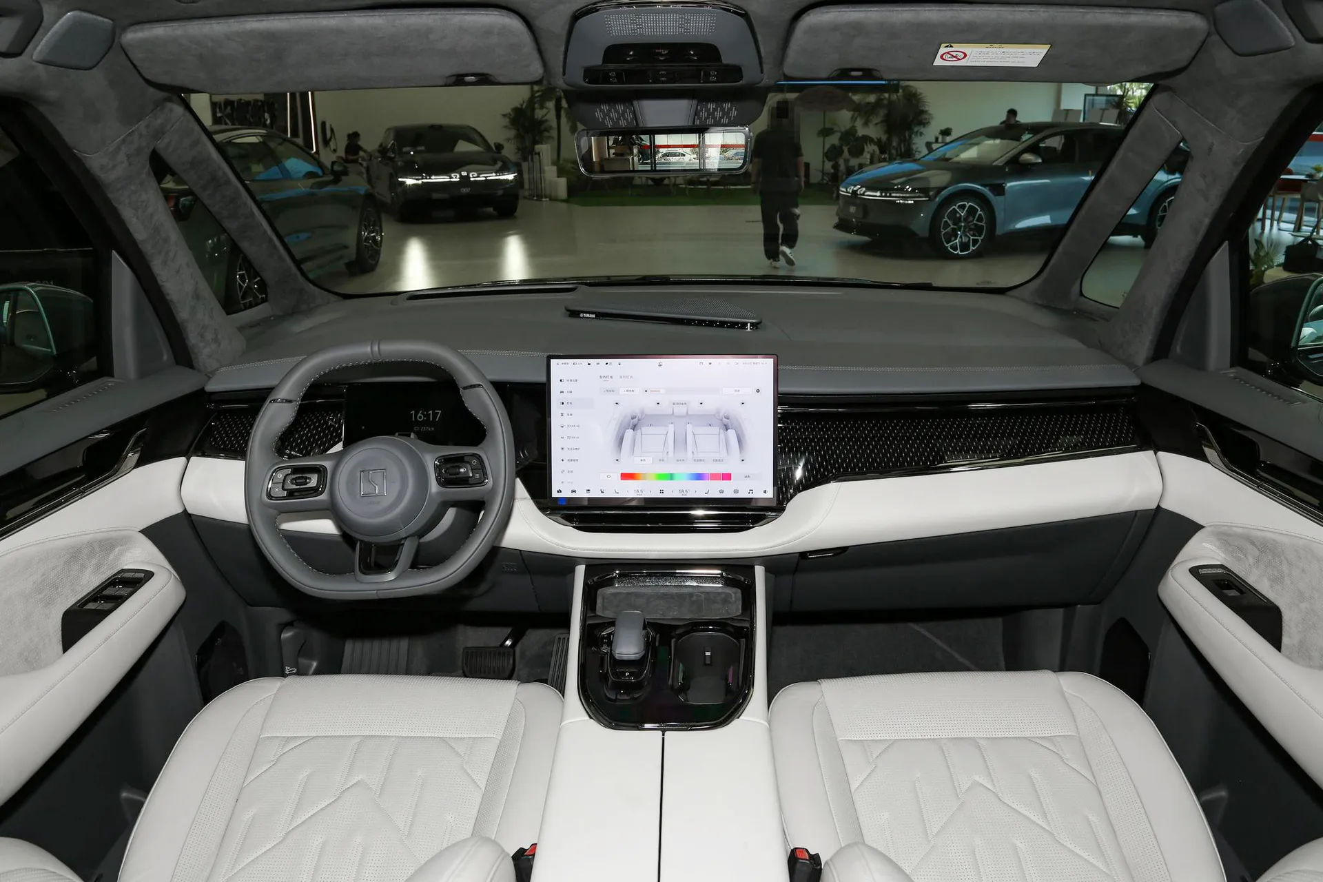  009 7-Seater Aisle RWD 108kWh