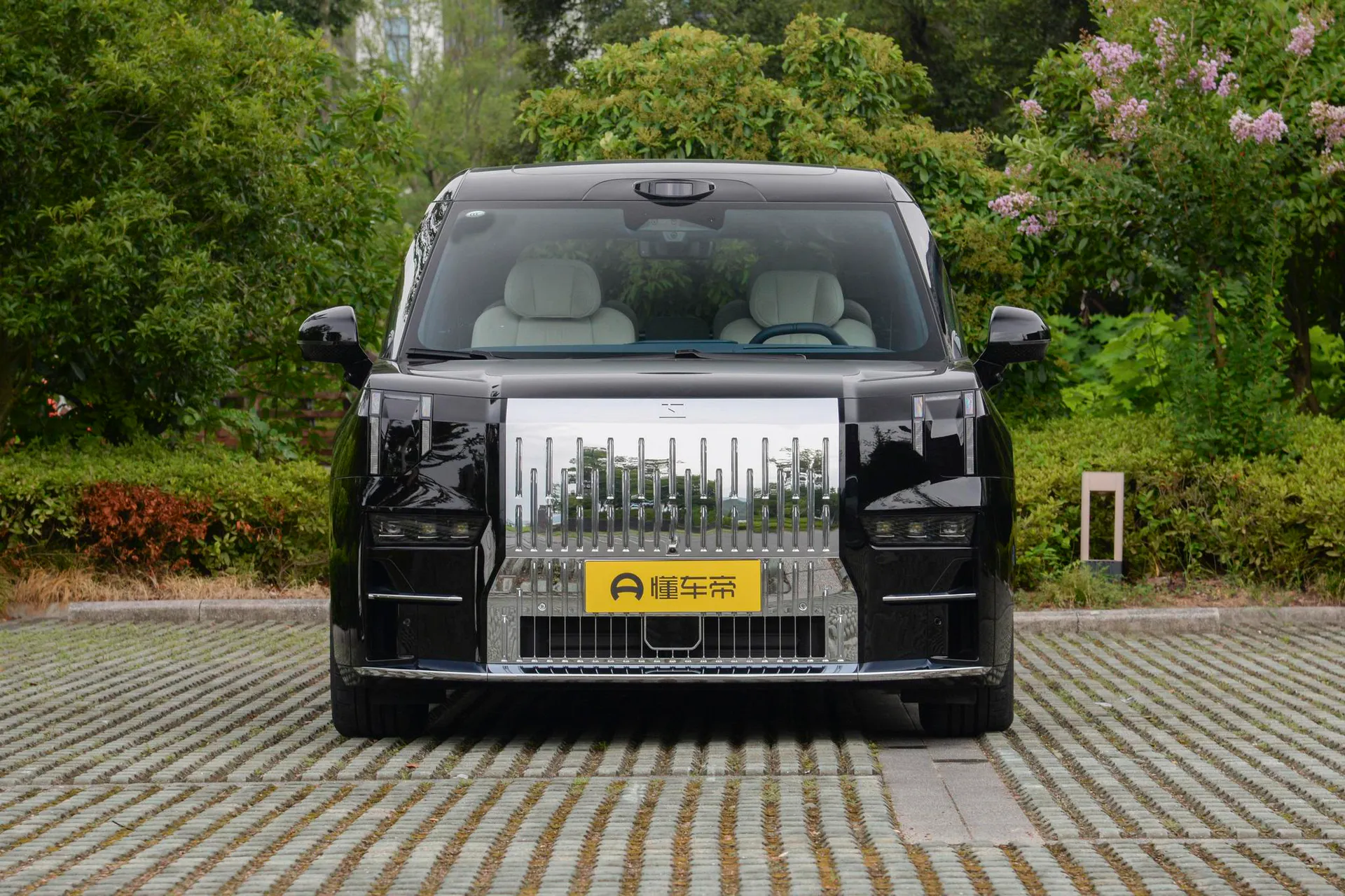  009 7-Seater Aisle AWD 108kWh