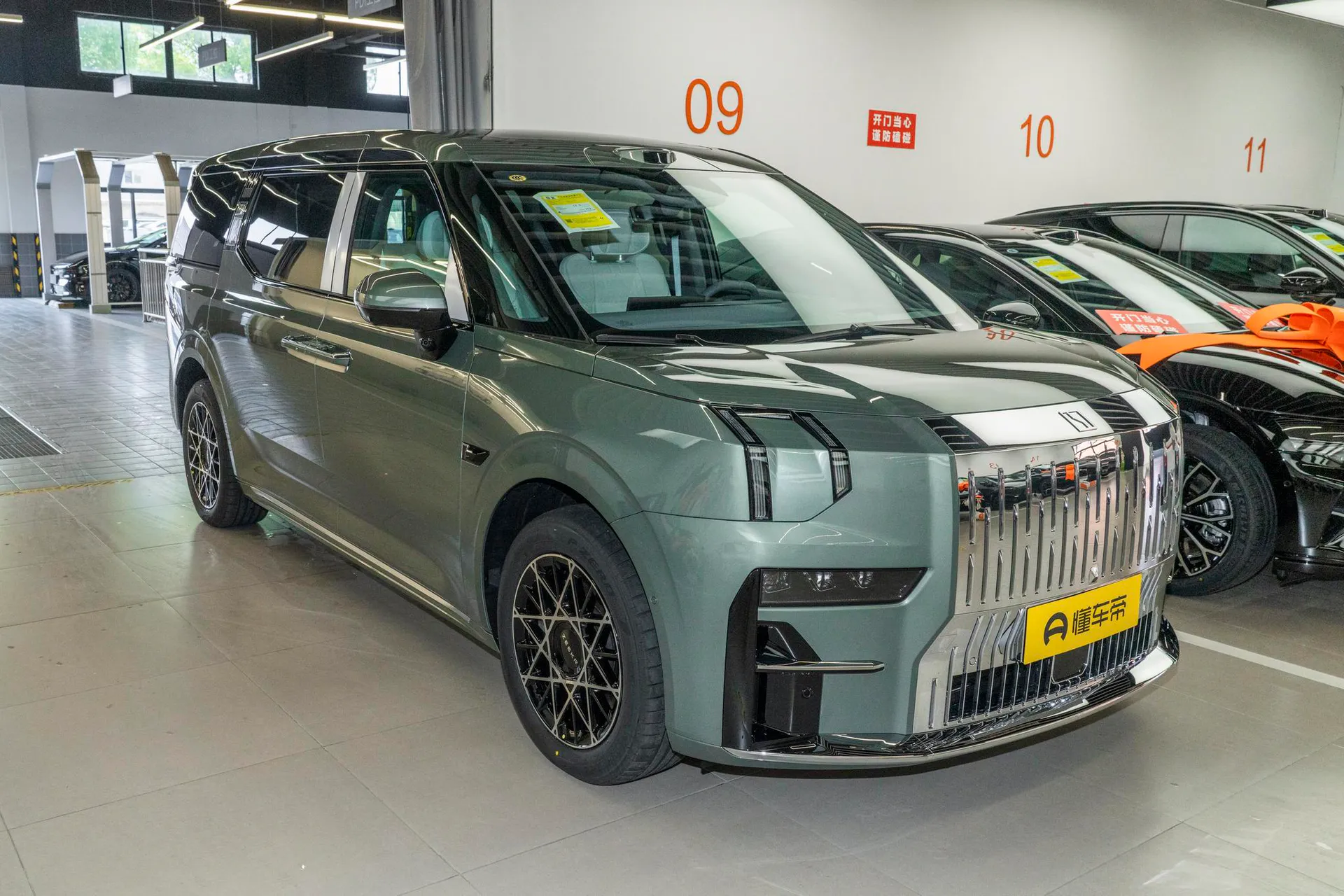  009 7-Seater Aisle AWD 108kWh