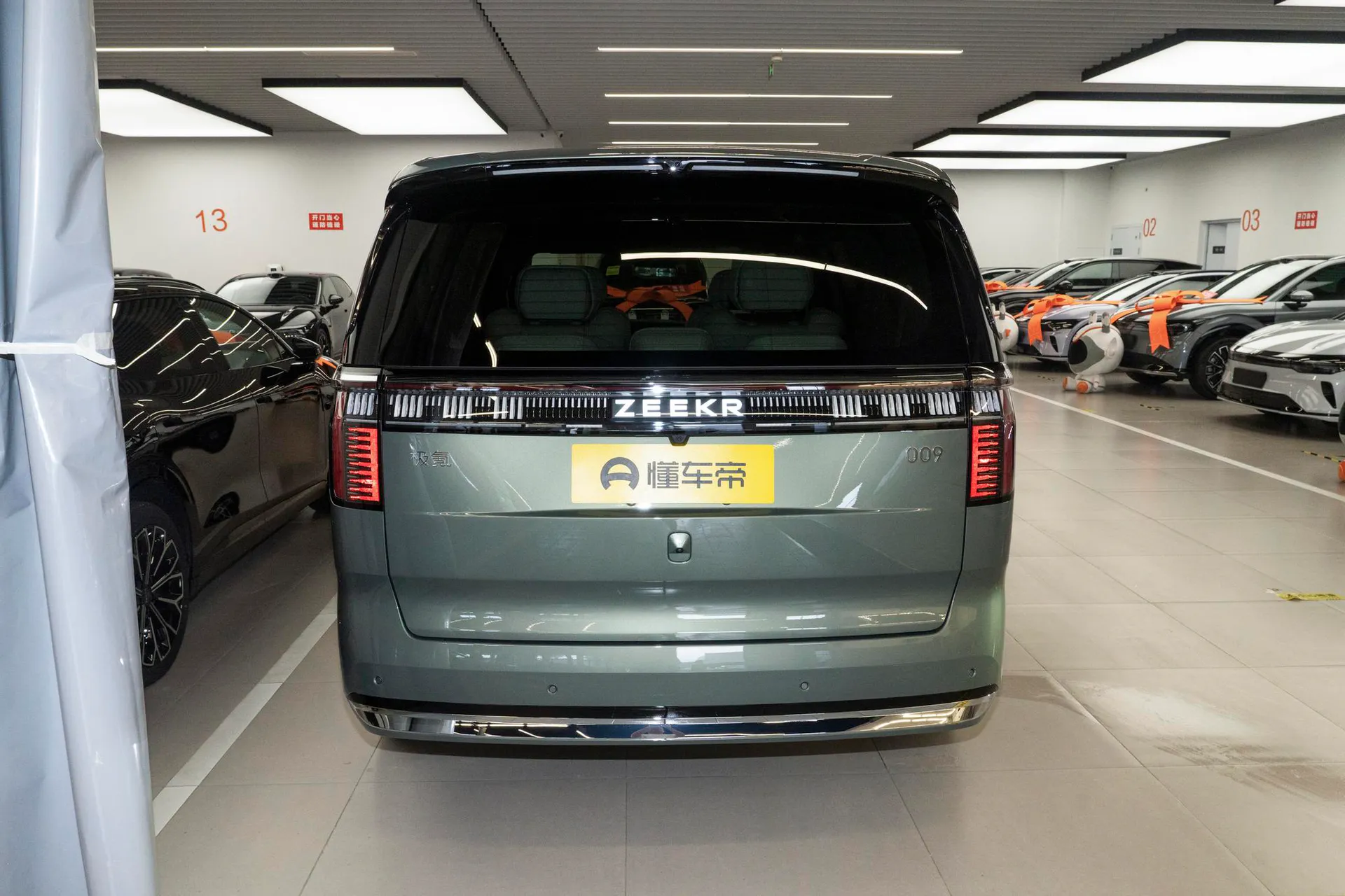  009 7-Seater Aisle AWD 108kWh