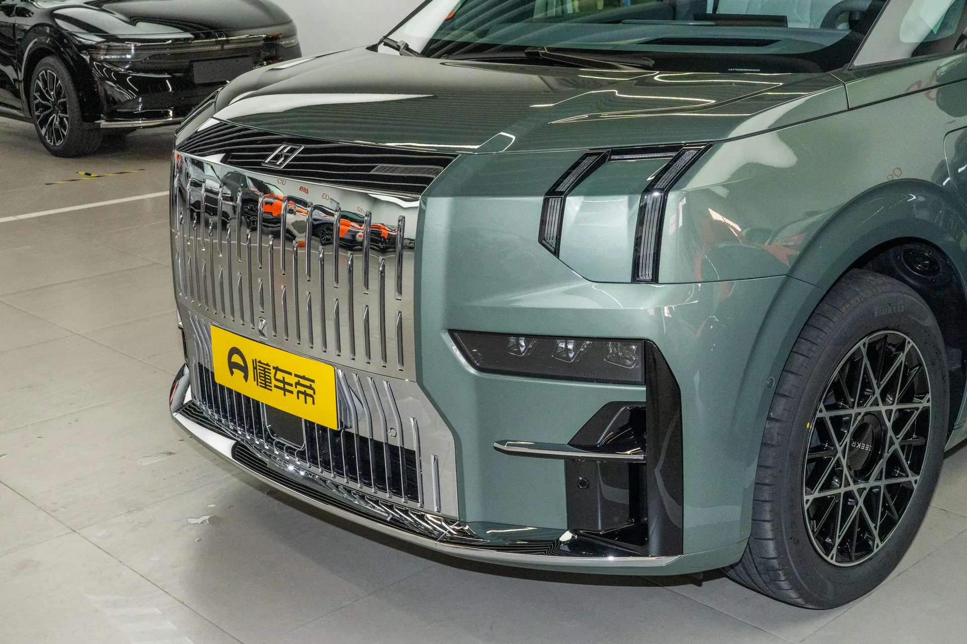  009 7-Seater Aisle AWD 108kWh