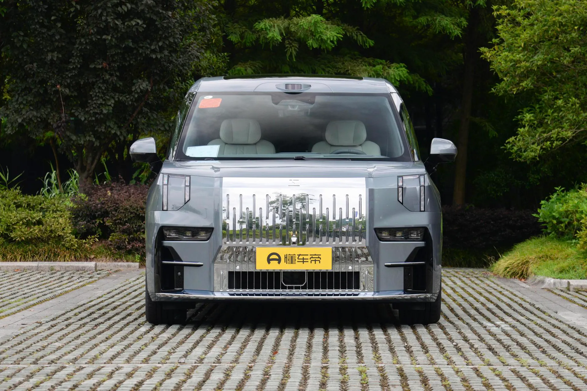  009 7-Seater Aisle AWD 108kWh