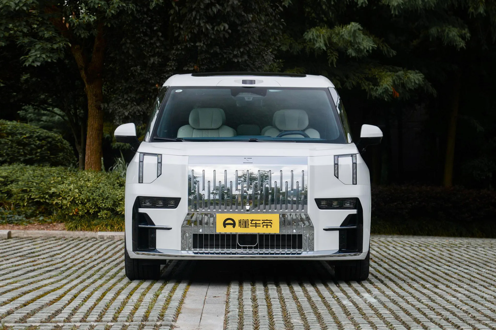  009 7-Seater Aisle AWD 108kWh