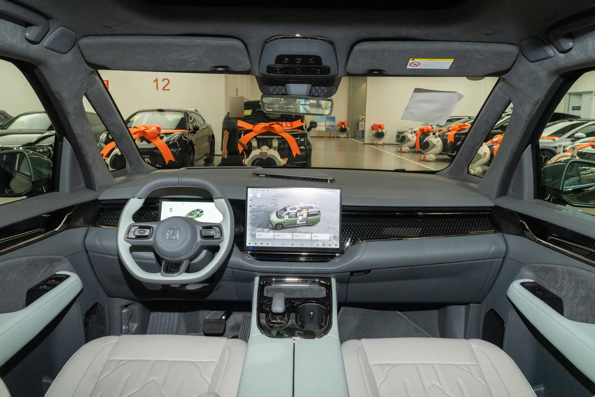  009 7-Seater Aisle AWD 108kWh