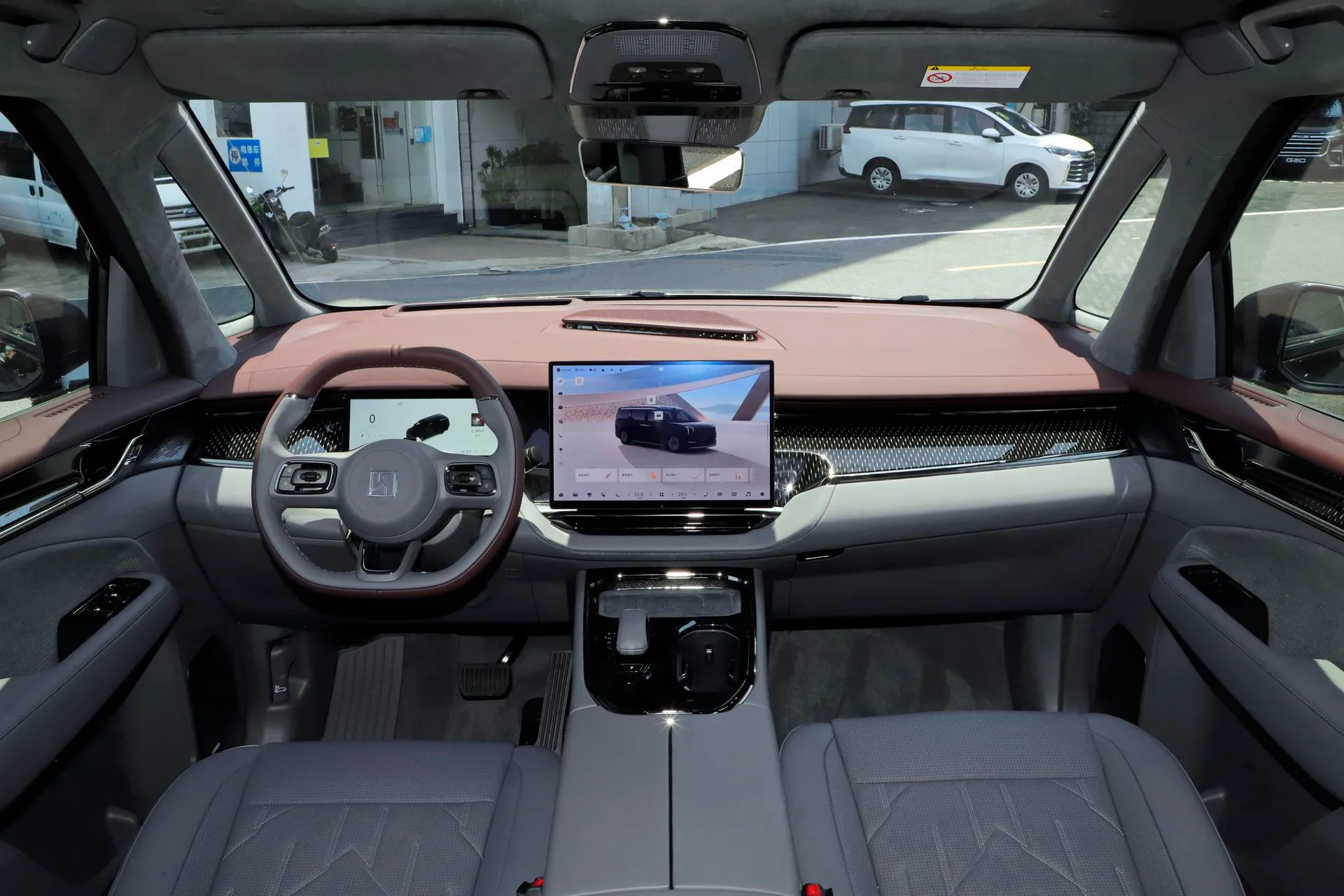 009 7-Seater Aisle AWD 108kWh