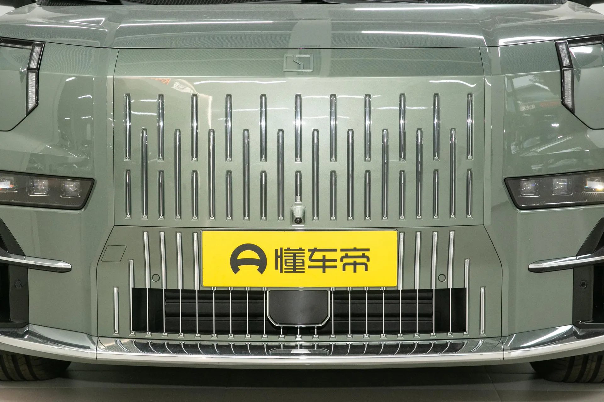  009 6-Seater Executive AWD 108kWh