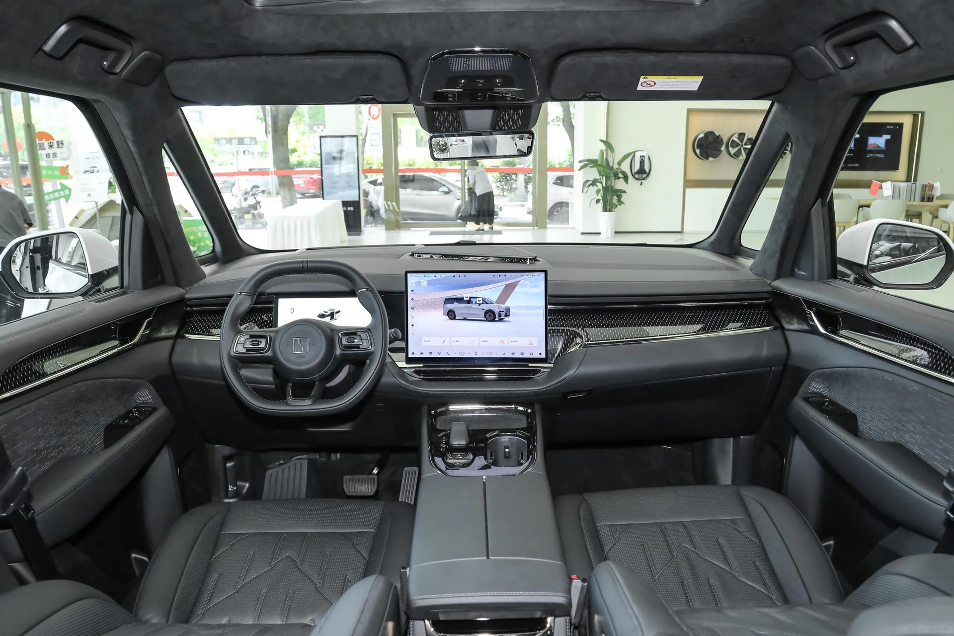  009 6-Seater Executive AWD 108kWh