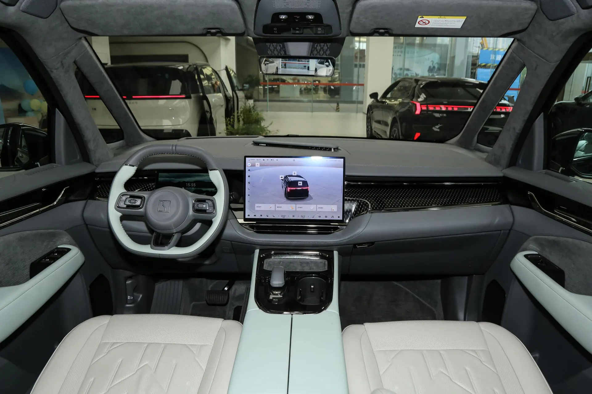  009 6-Seater Executive AWD 108kWh