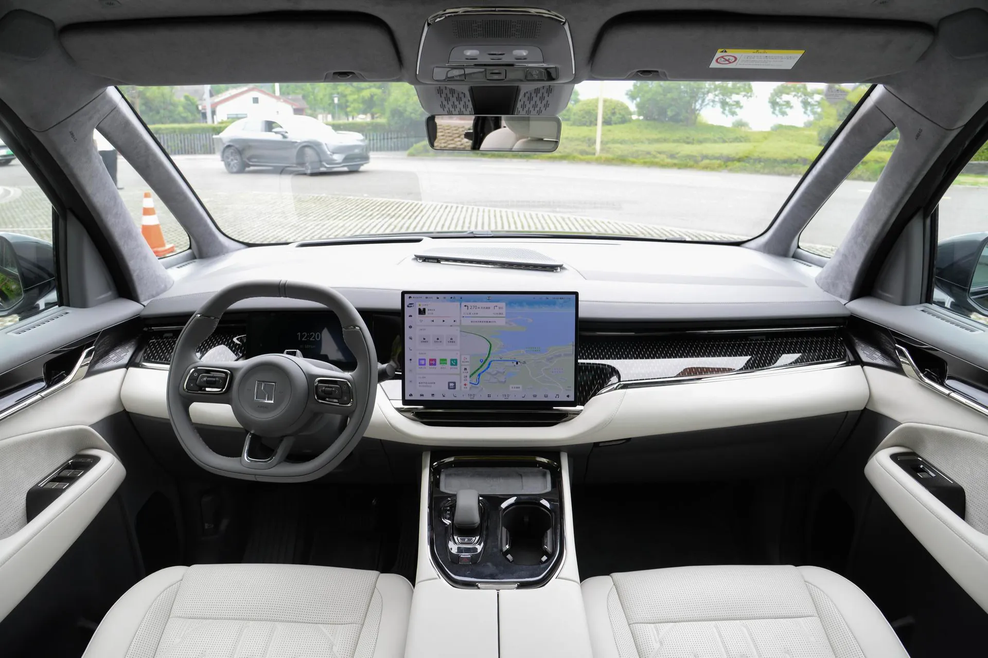  009 6-Seater Executive AWD 108kWh