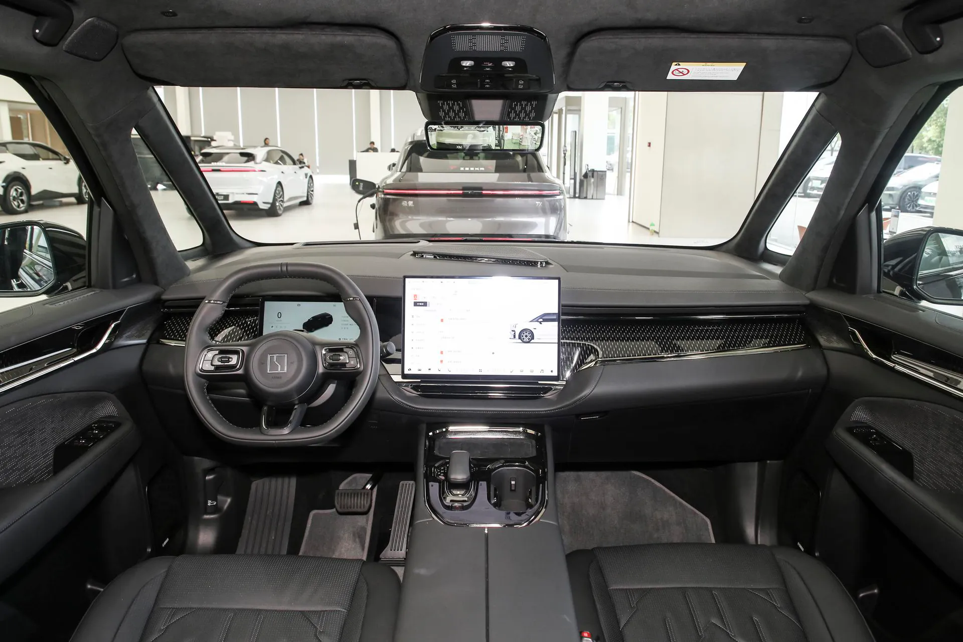  009 6-Seater Executive AWD 140kWh
