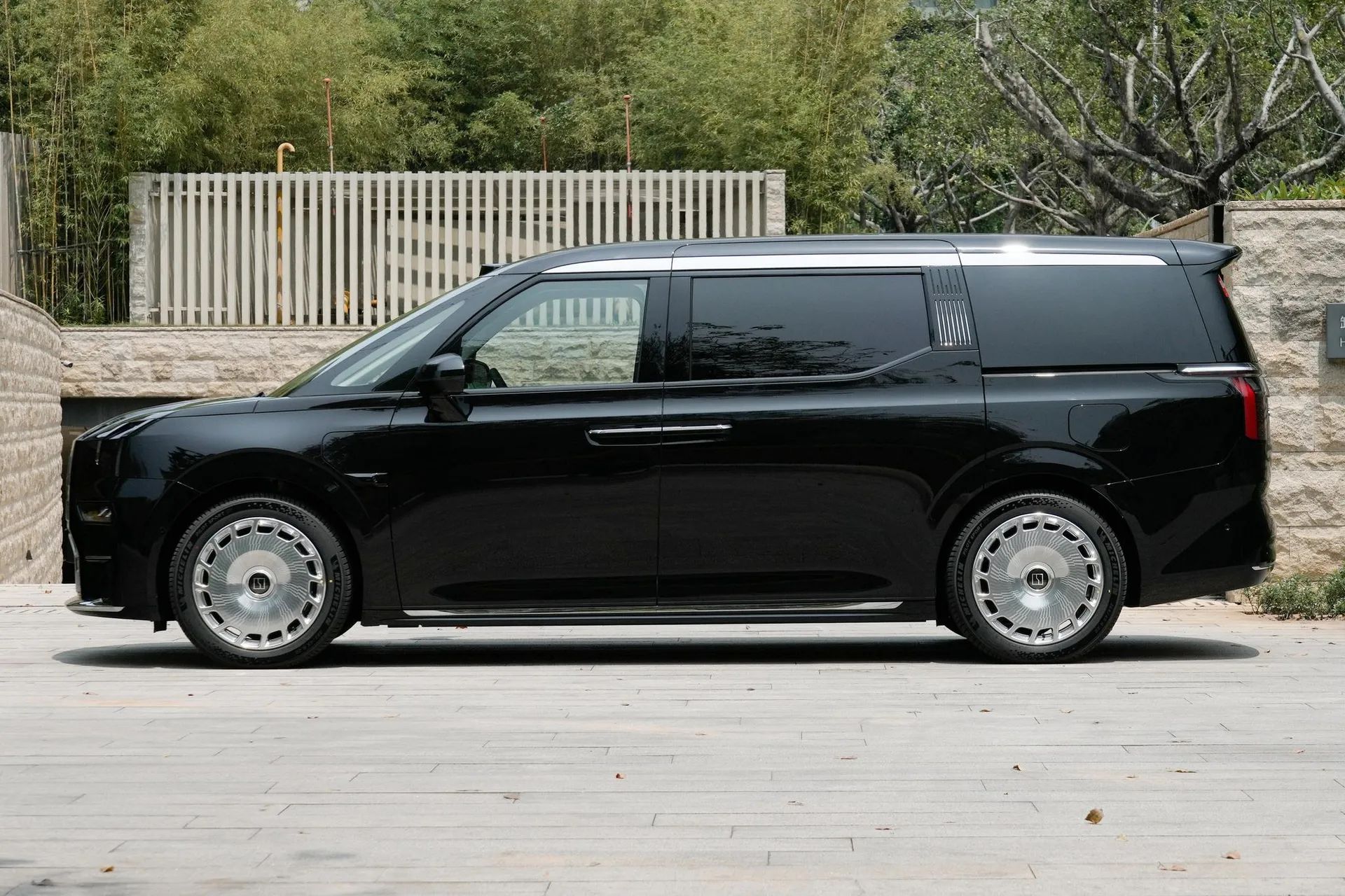  009 Glory AWD 108kWh