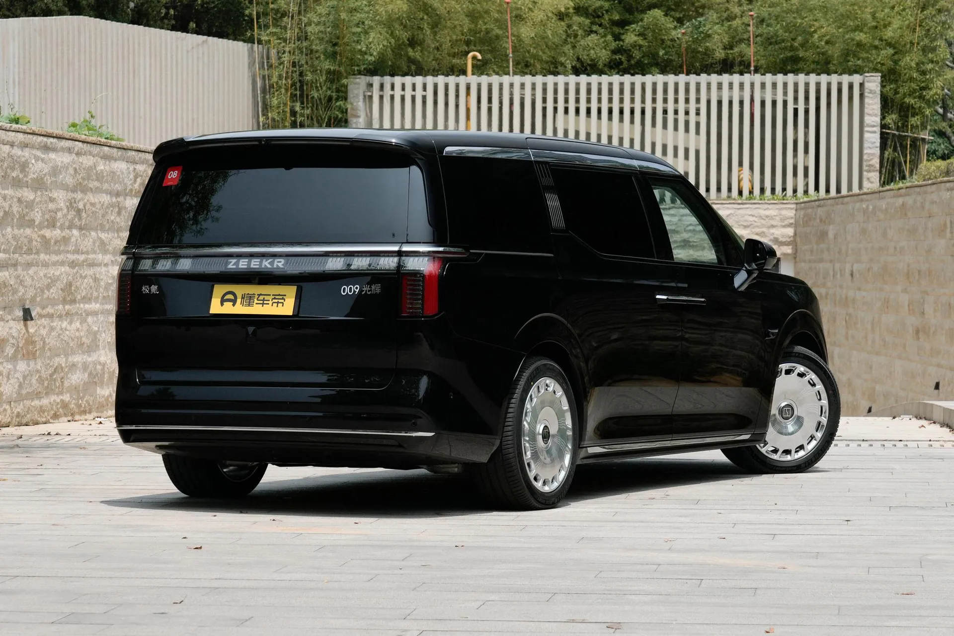  009 Glory AWD 108kWh