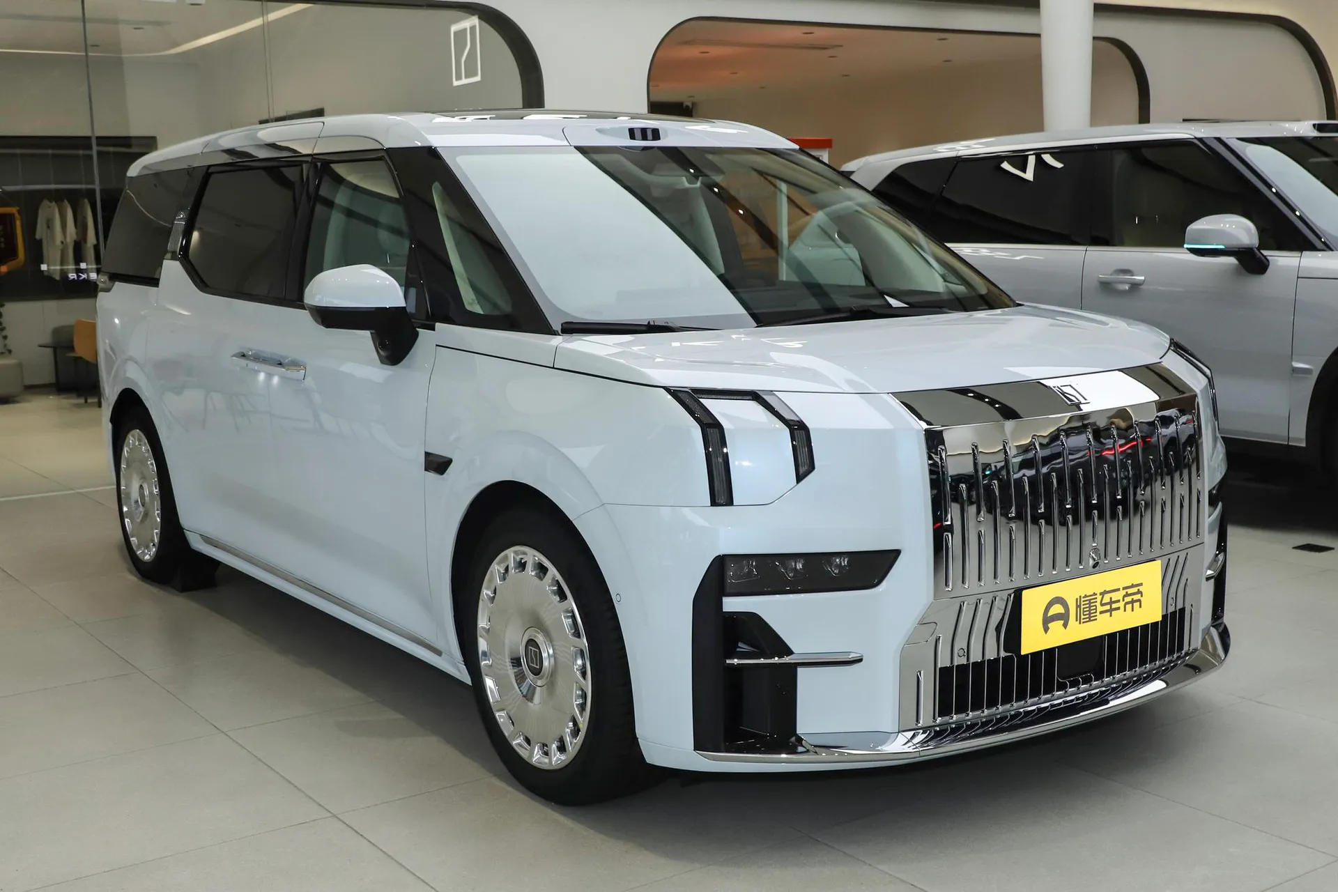 009 Glory AWD 108kWh