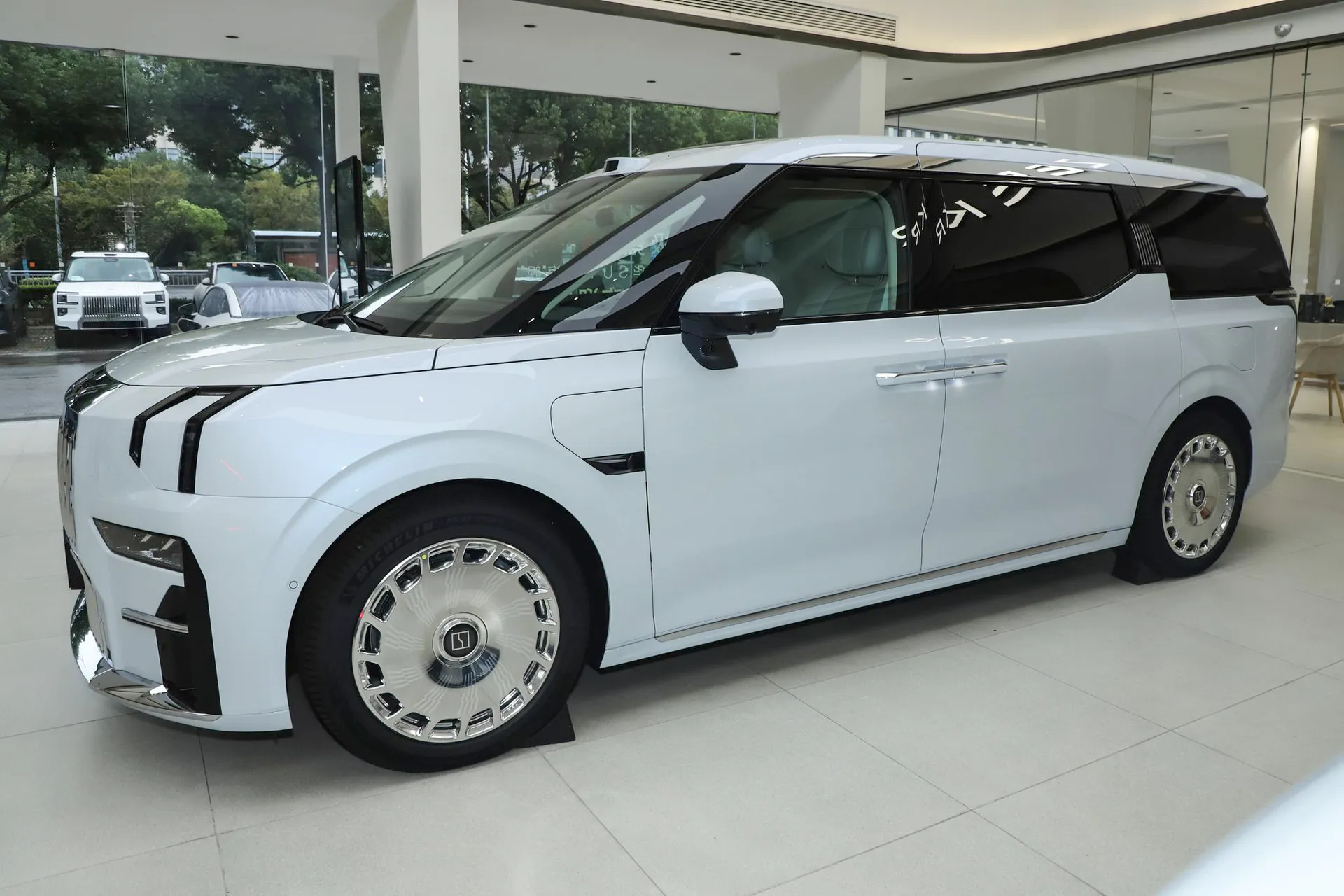  009 Glory AWD 108kWh