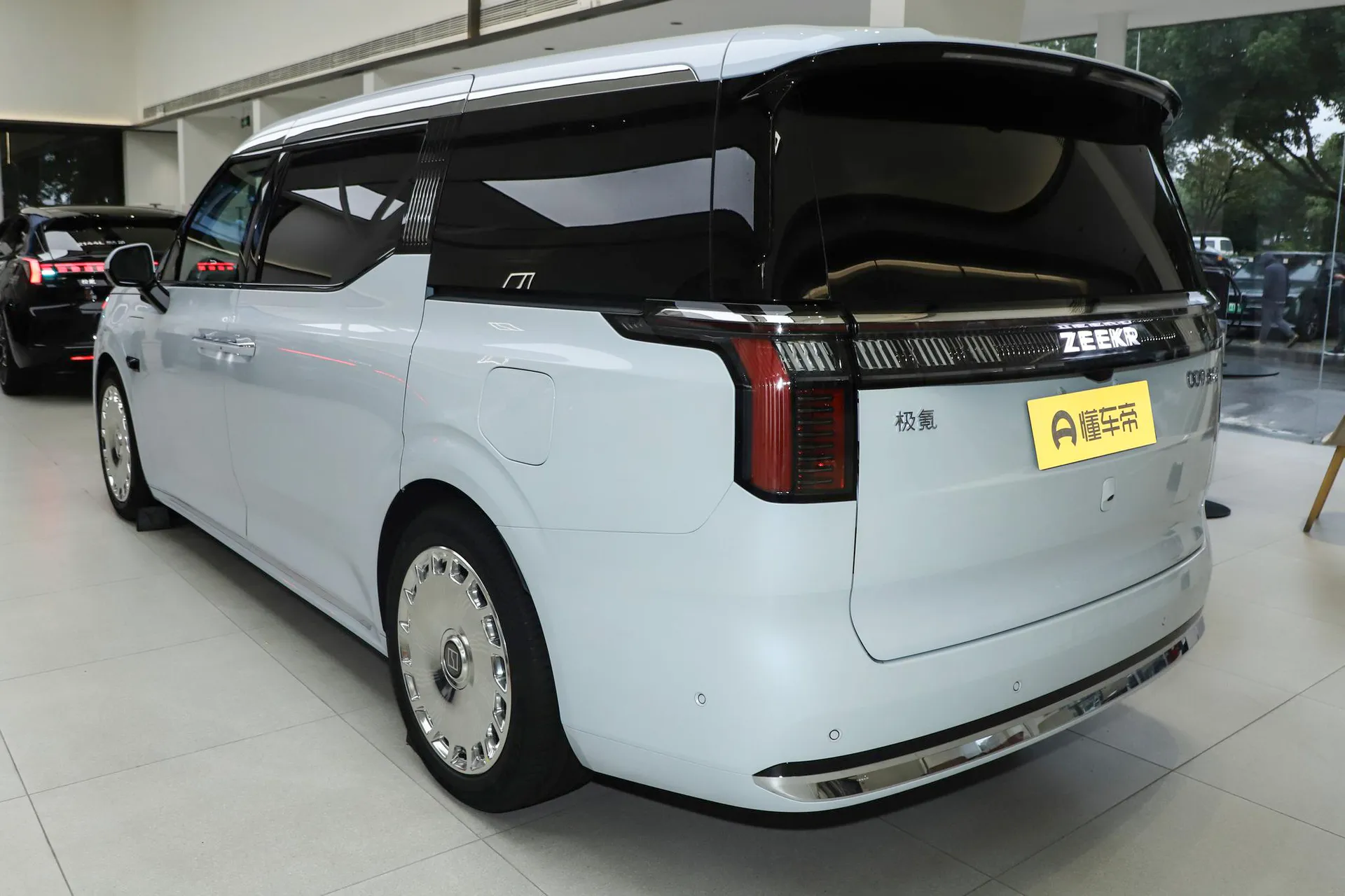  009 Glory AWD 108kWh