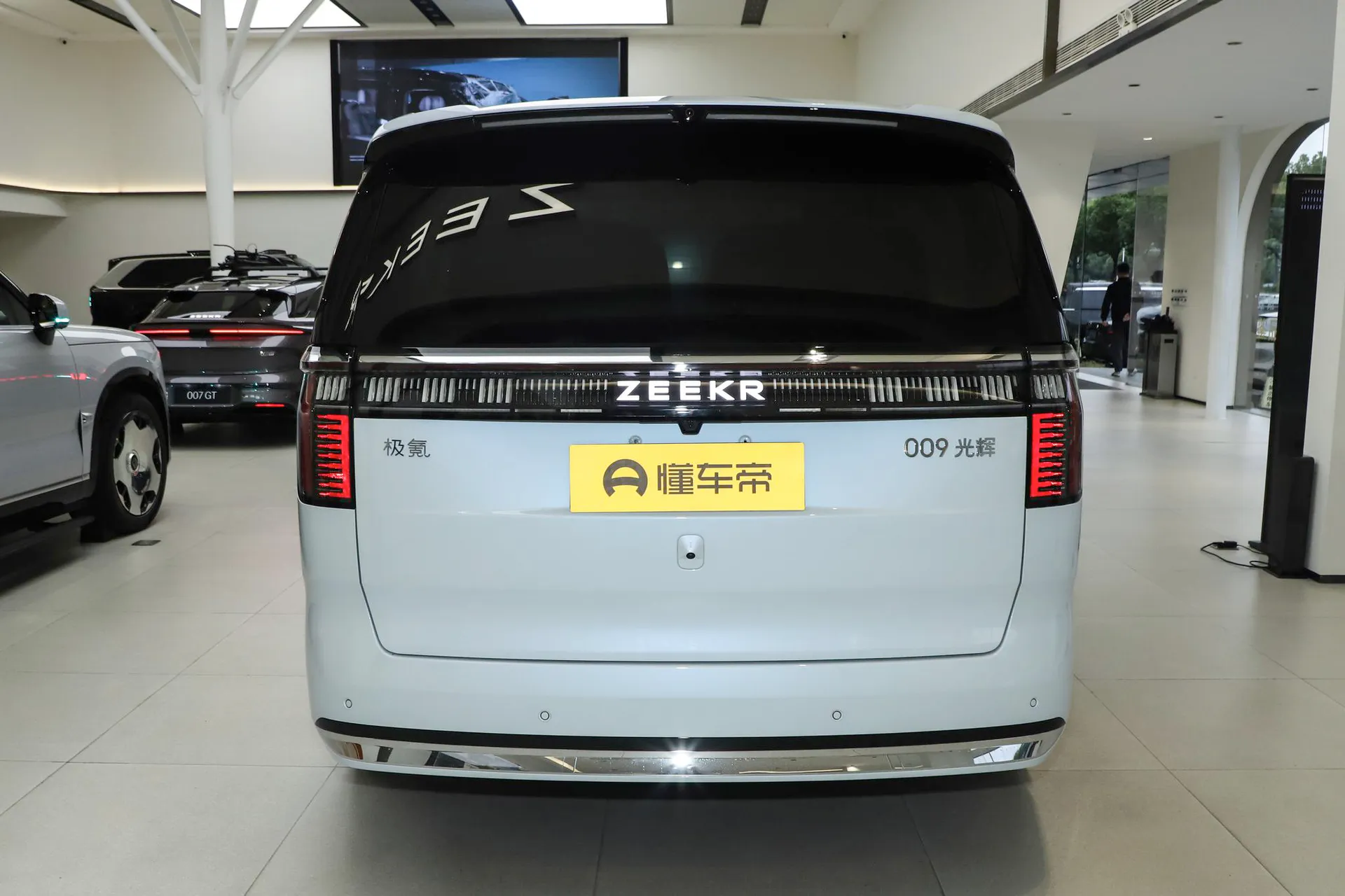  009 Glory AWD 108kWh