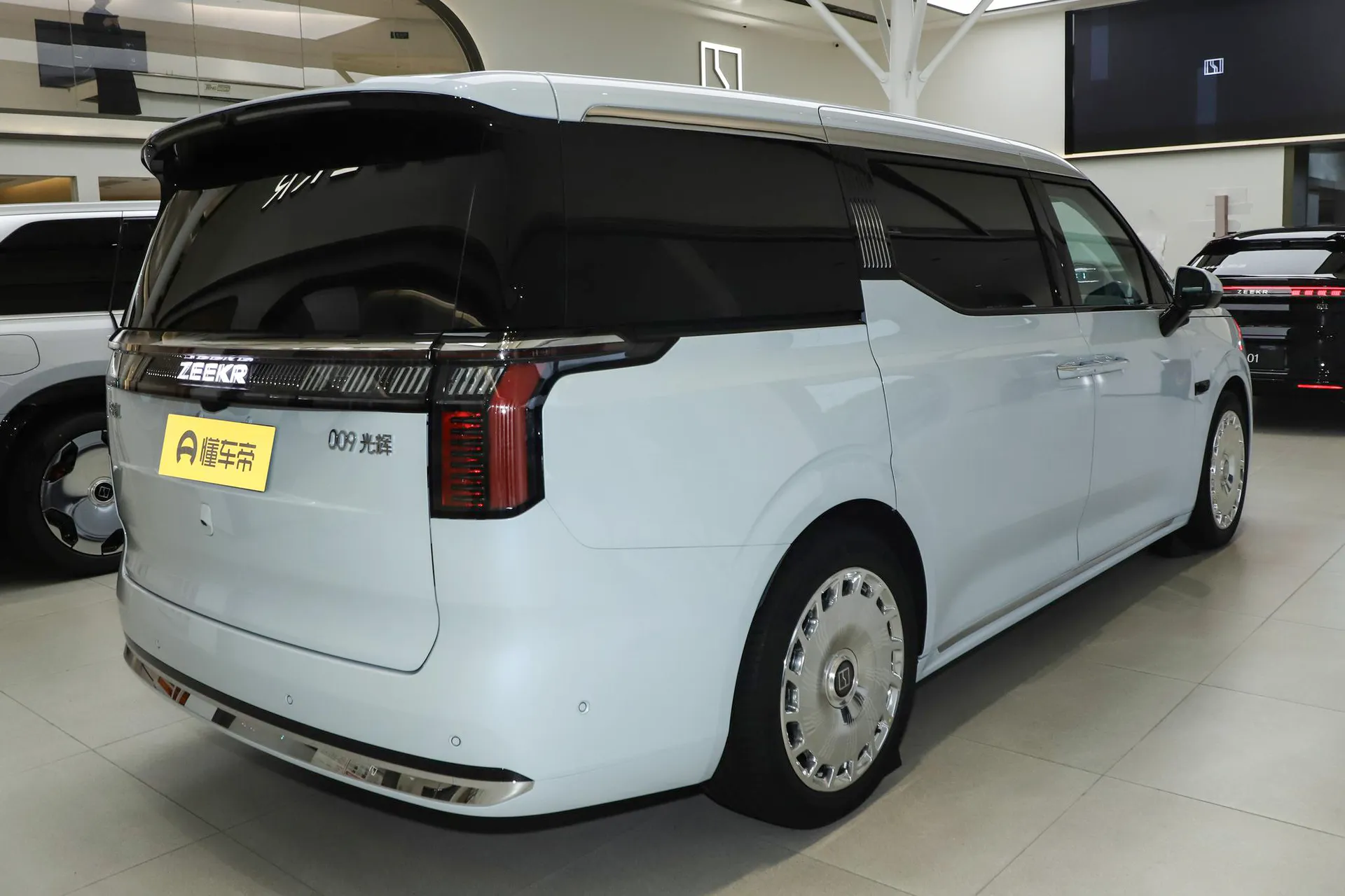  009 Glory AWD 108kWh