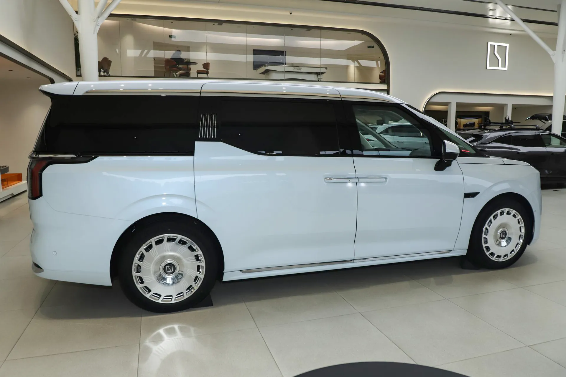  009 Glory AWD 108kWh