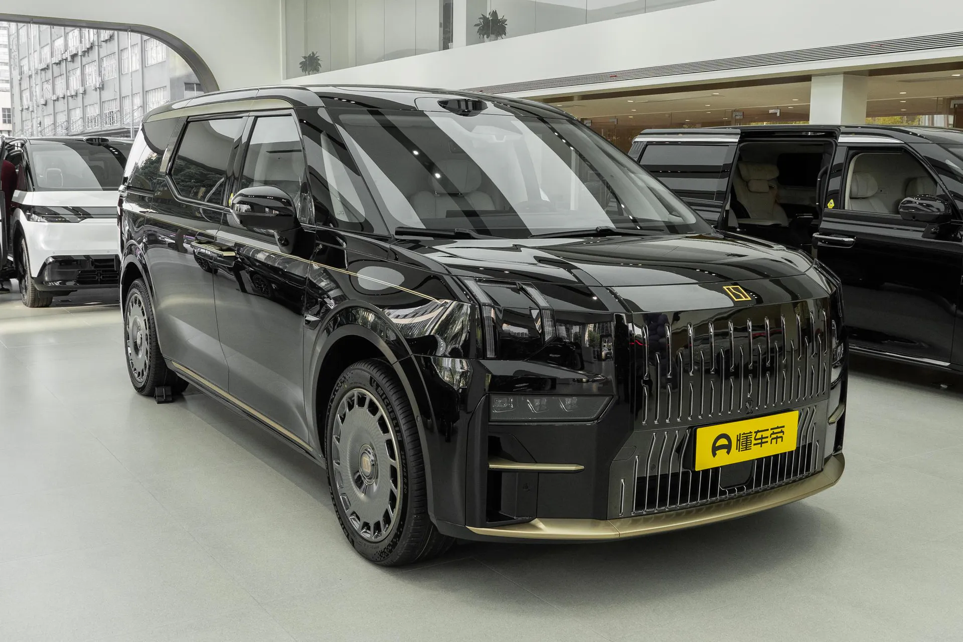  009 Glory Collector AWD 108kWh