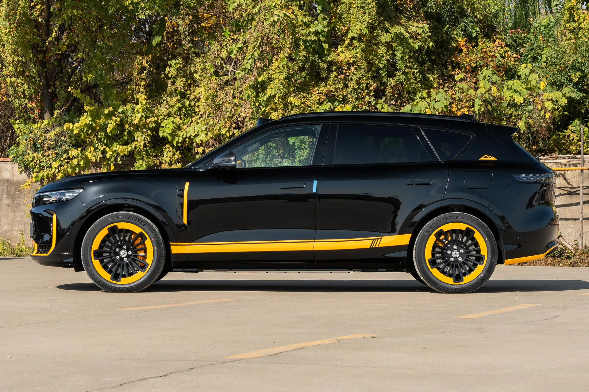  Free+ AWD Sport Custom