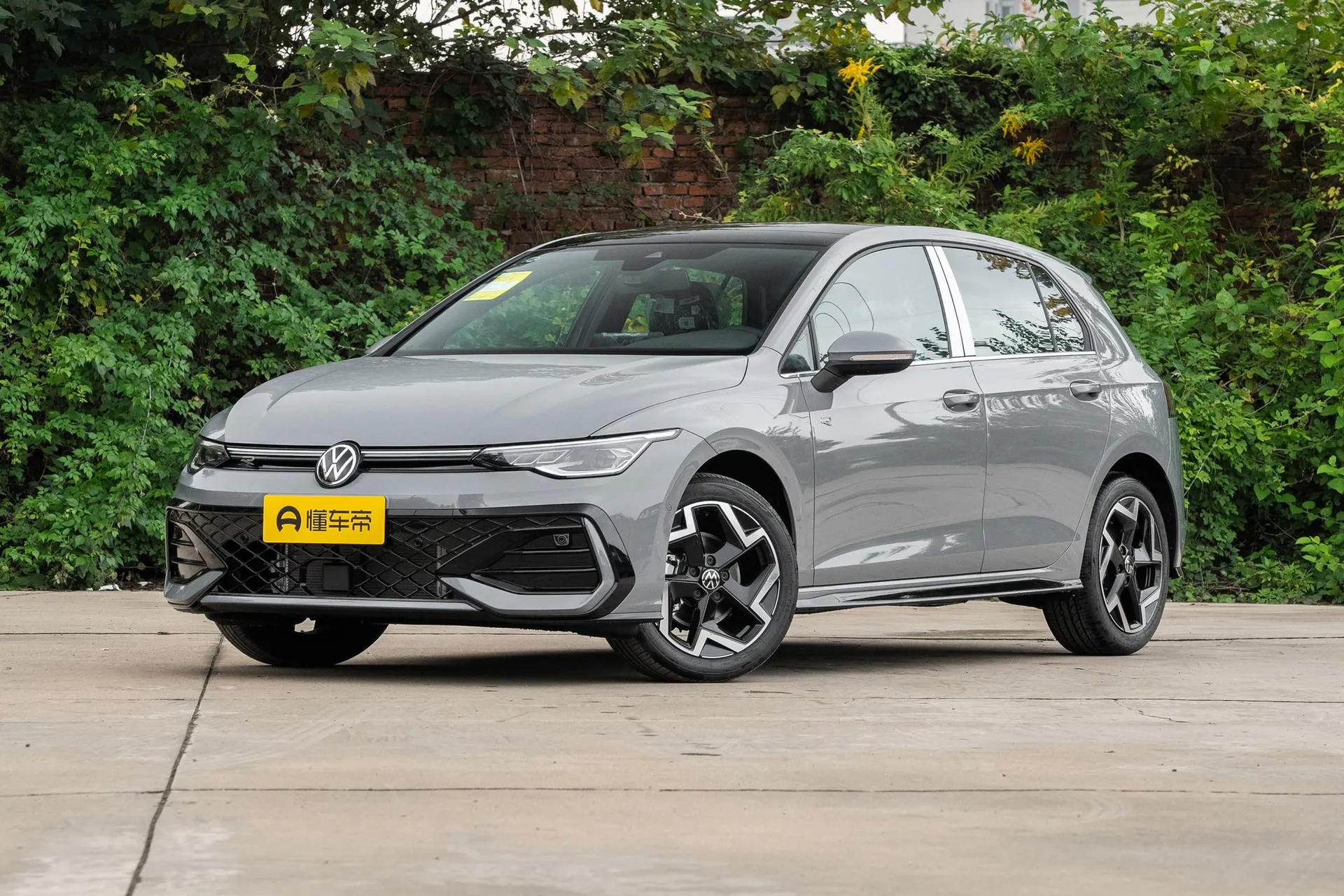  Golf 300 TSI R-Line