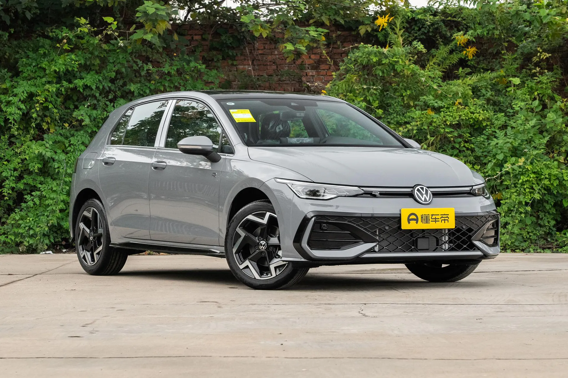  Golf 300 TSI R-Line