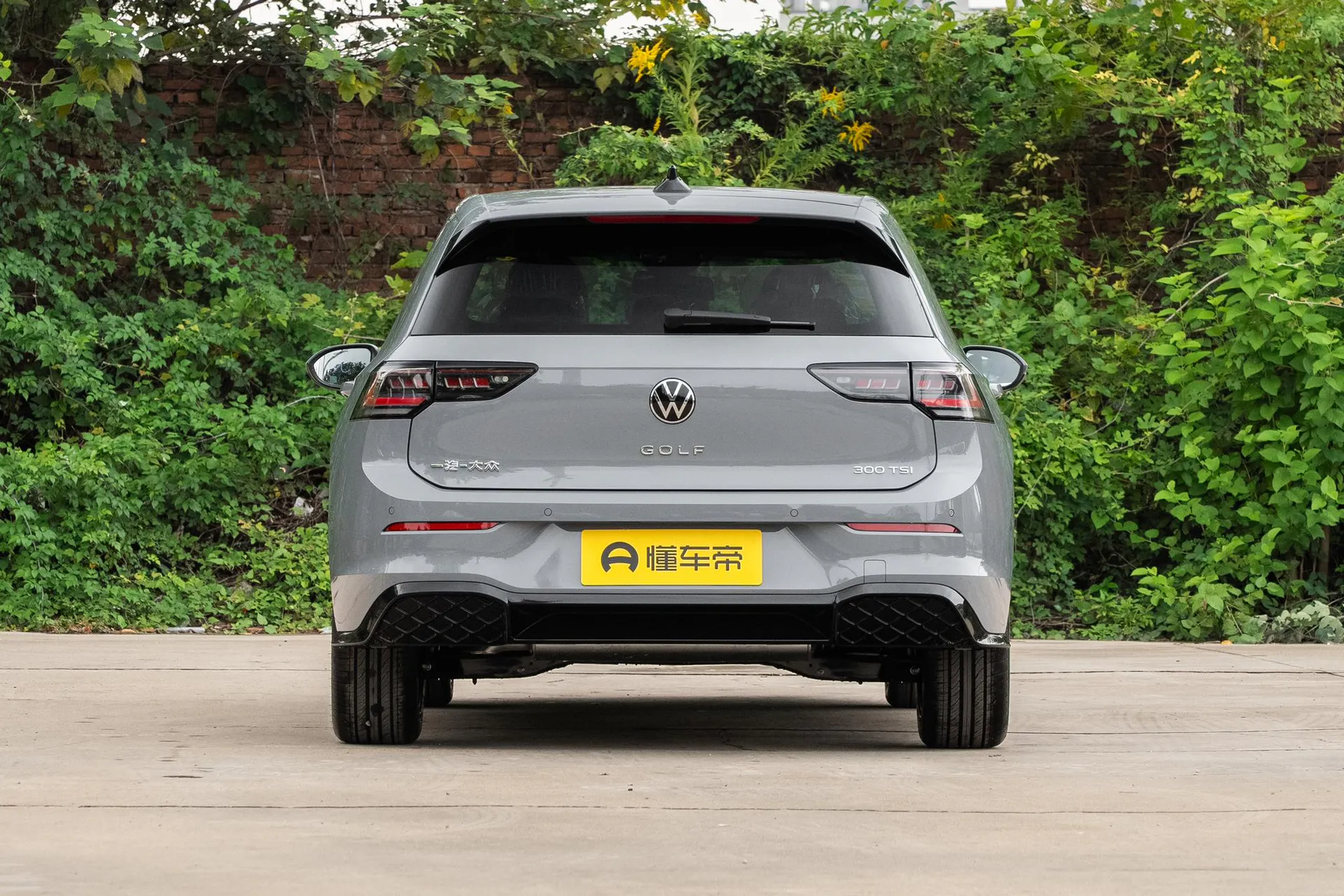  Golf 300 TSI R-Line