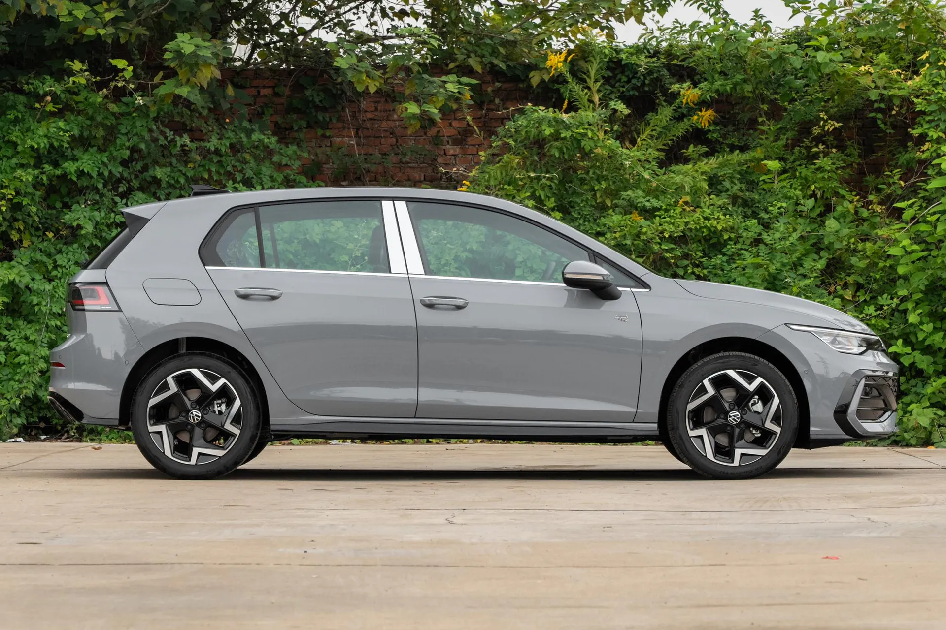  Golf 300 TSI R-Line