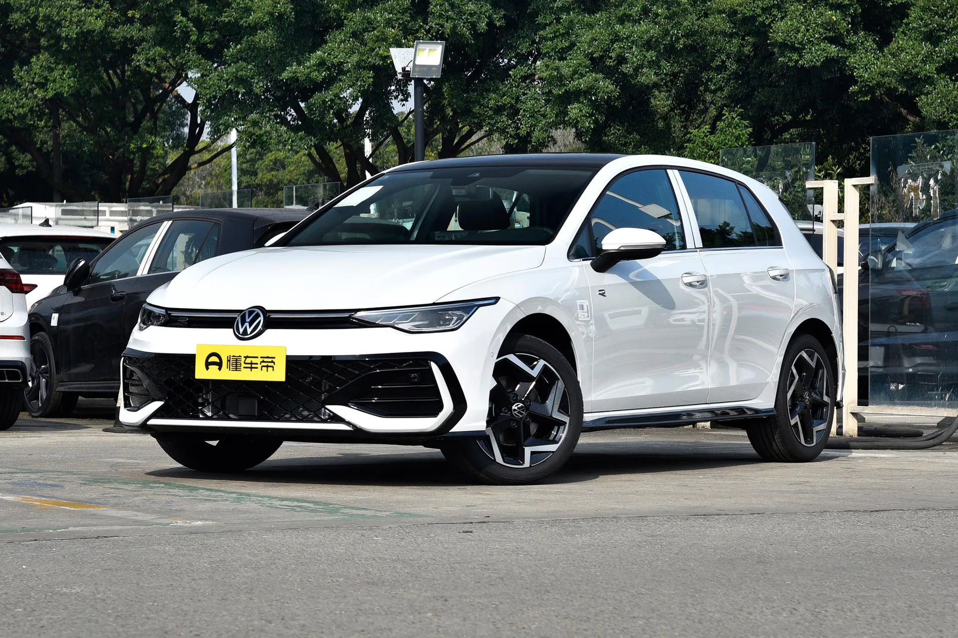  Golf 300 TSI R-Line