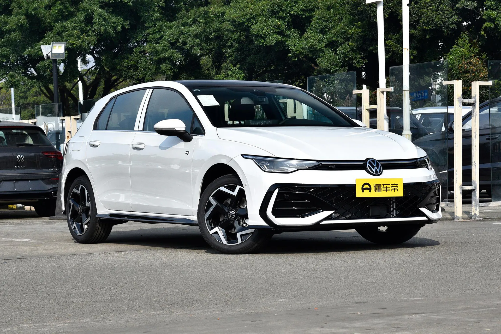  Golf 300 TSI R-Line