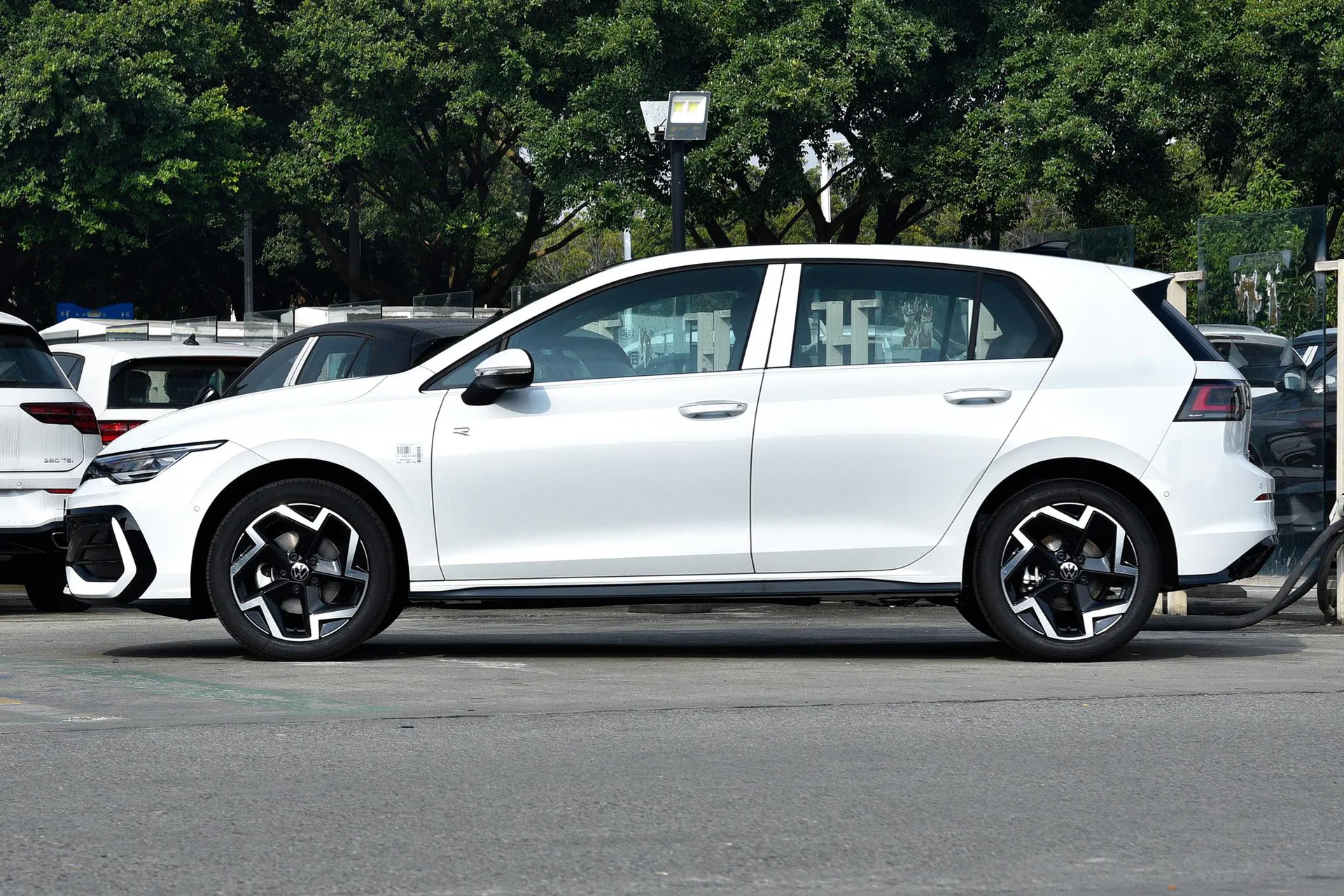  Golf 300 TSI R-Line