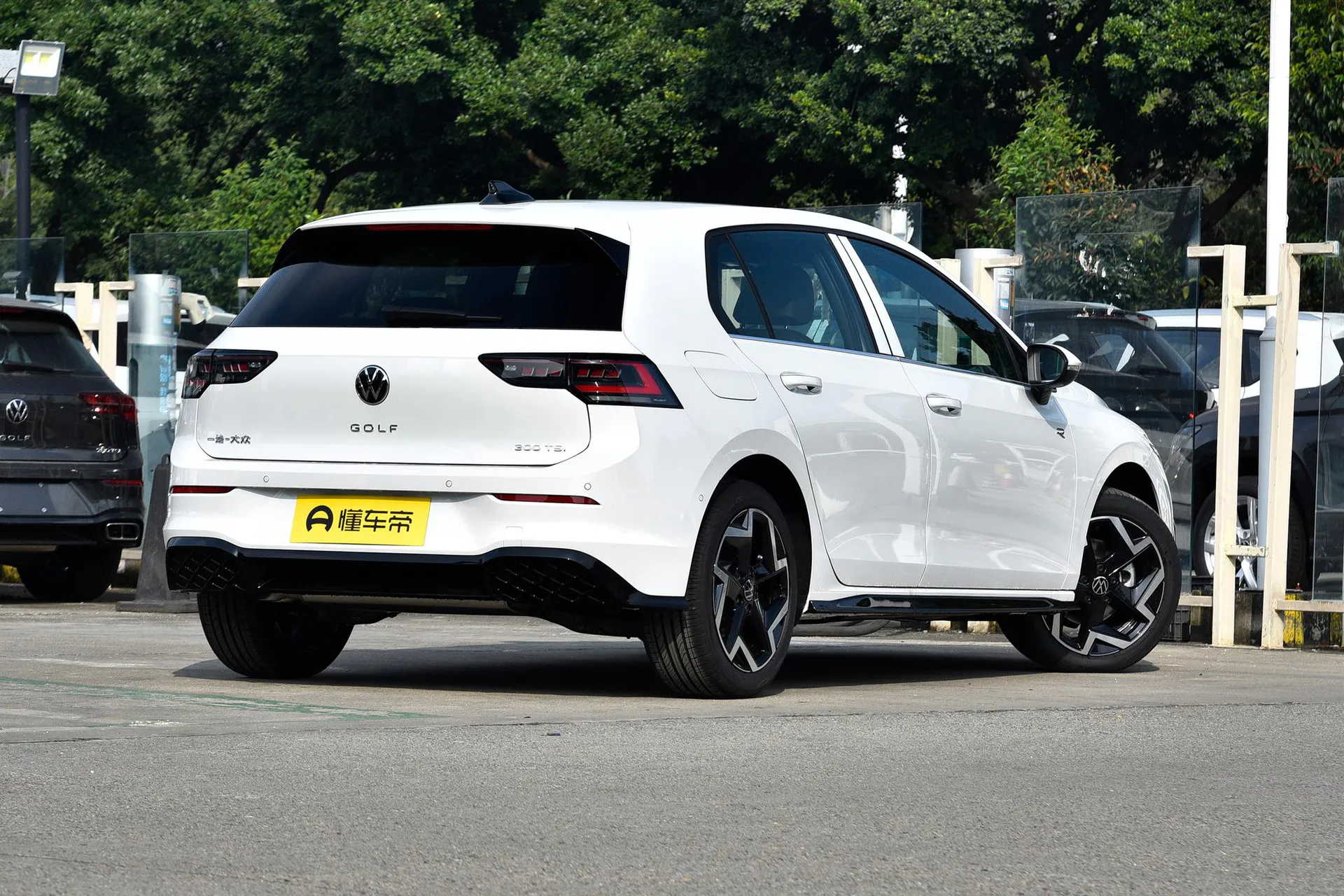  Golf 300 TSI R-Line