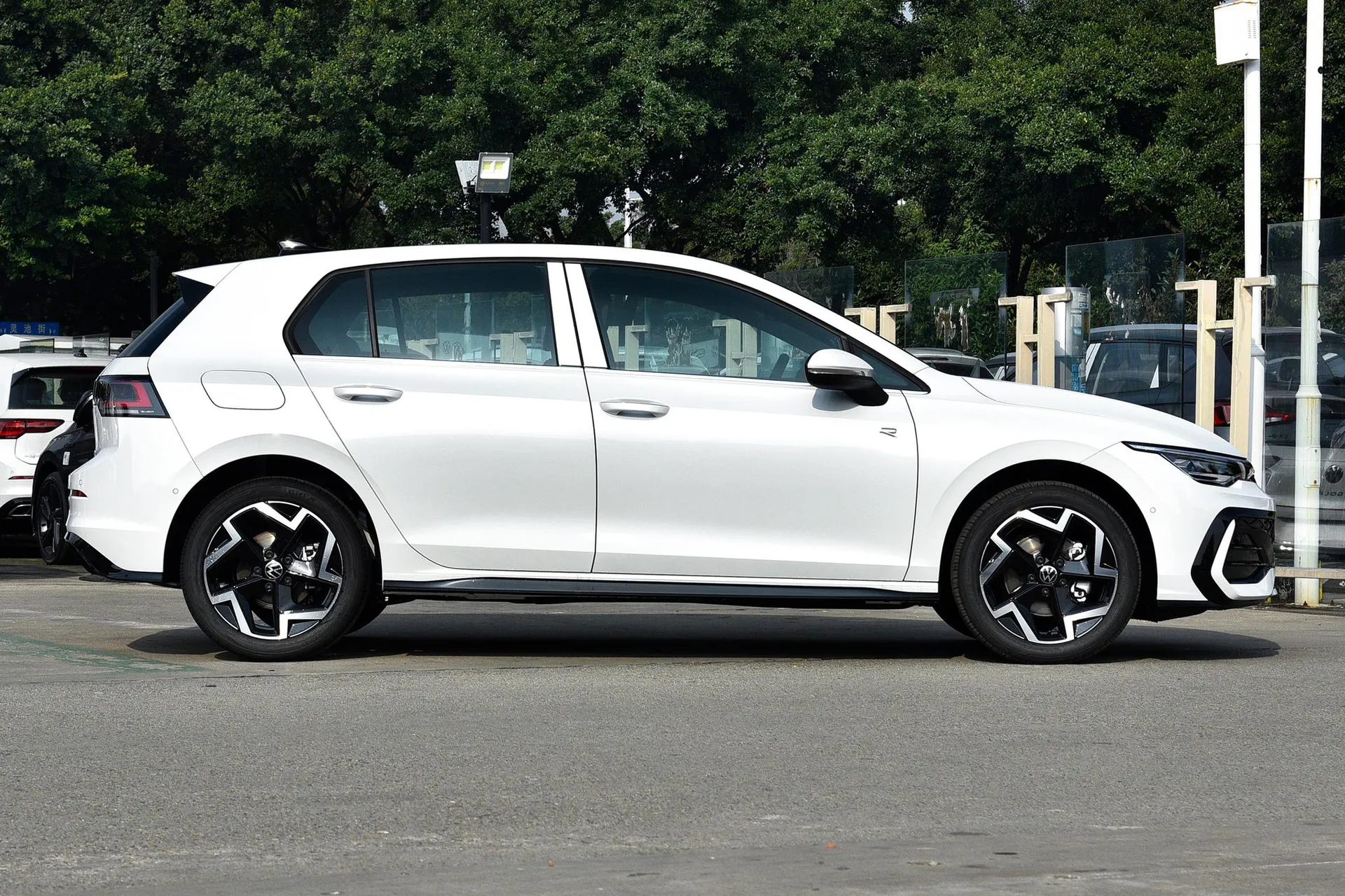  Golf 300 TSI R-Line