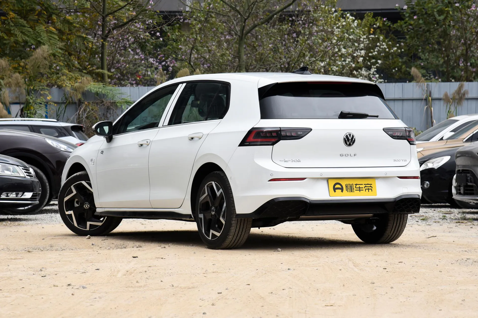  Golf 300 TSI R-Line