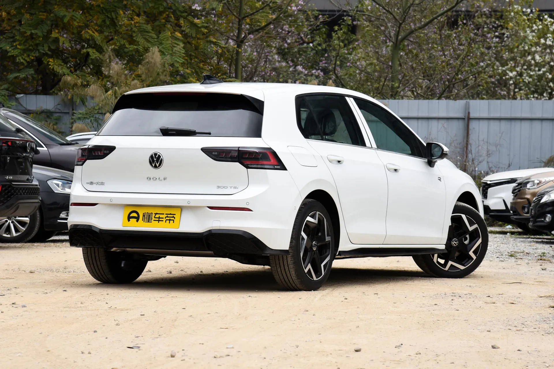  Golf 300 TSI R-Line
