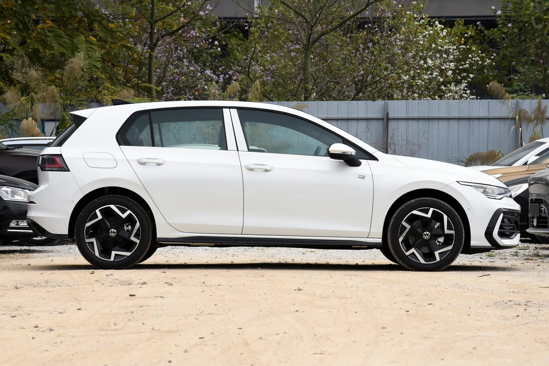  Golf 300 TSI R-Line