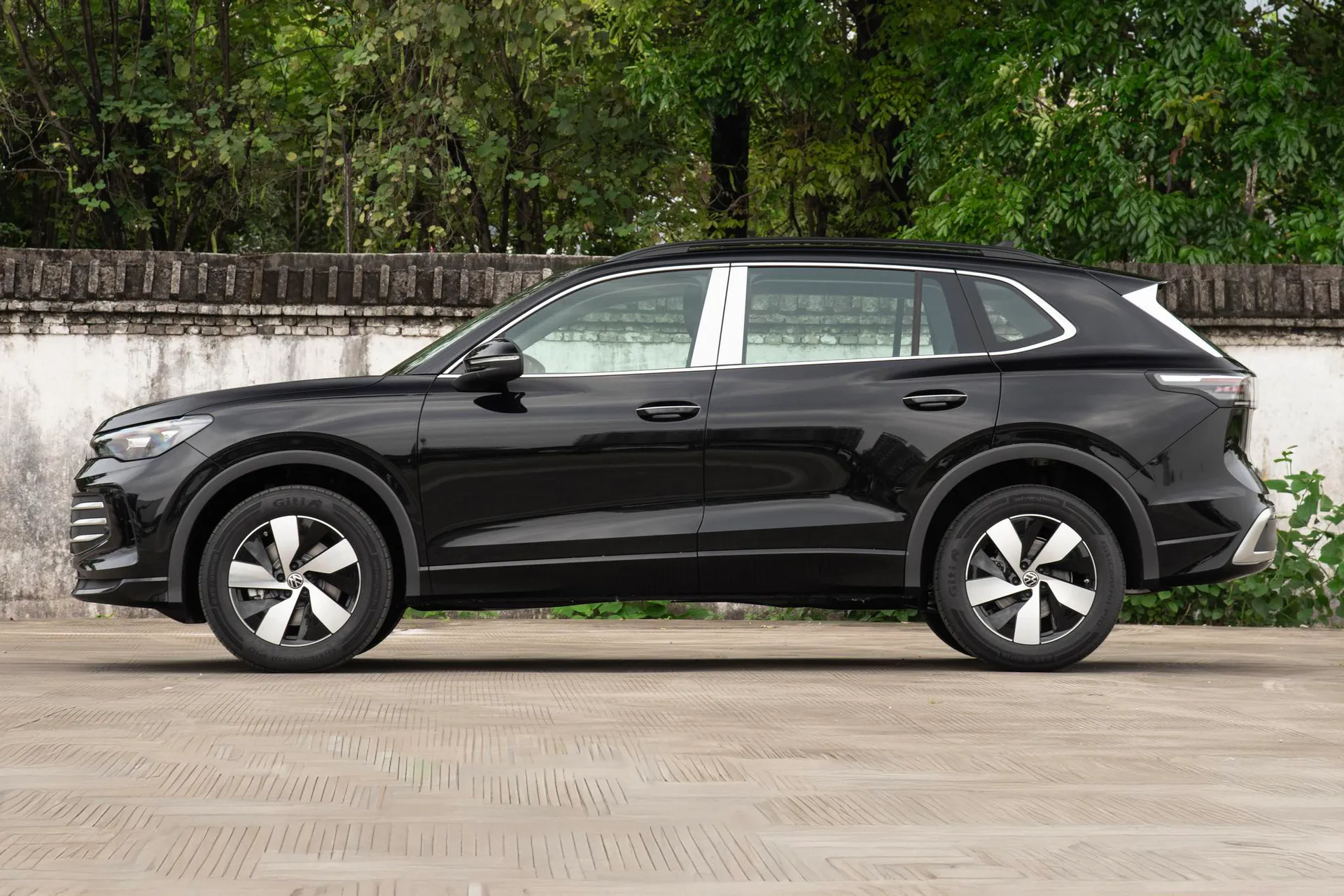  Tiguan L Pro 300 TSI FWD Smart Joy