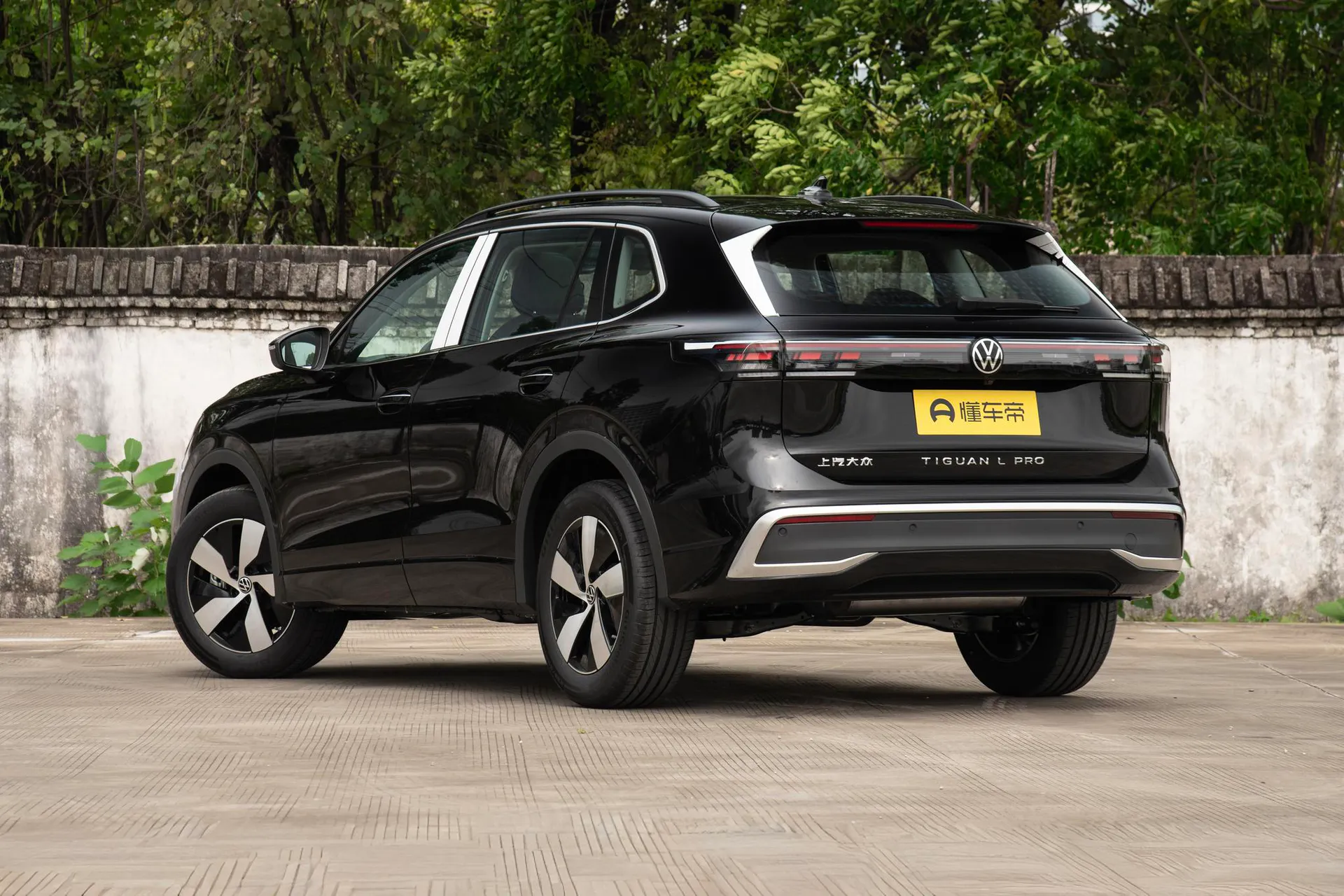  Tiguan L Pro 300 TSI FWD Smart Joy