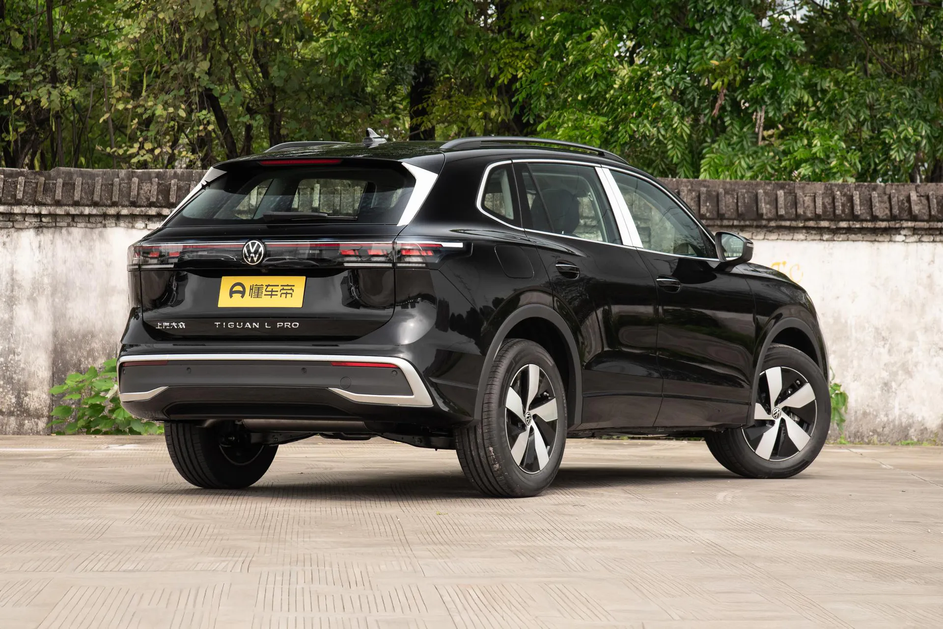  Tiguan L Pro 300 TSI FWD Smart Joy