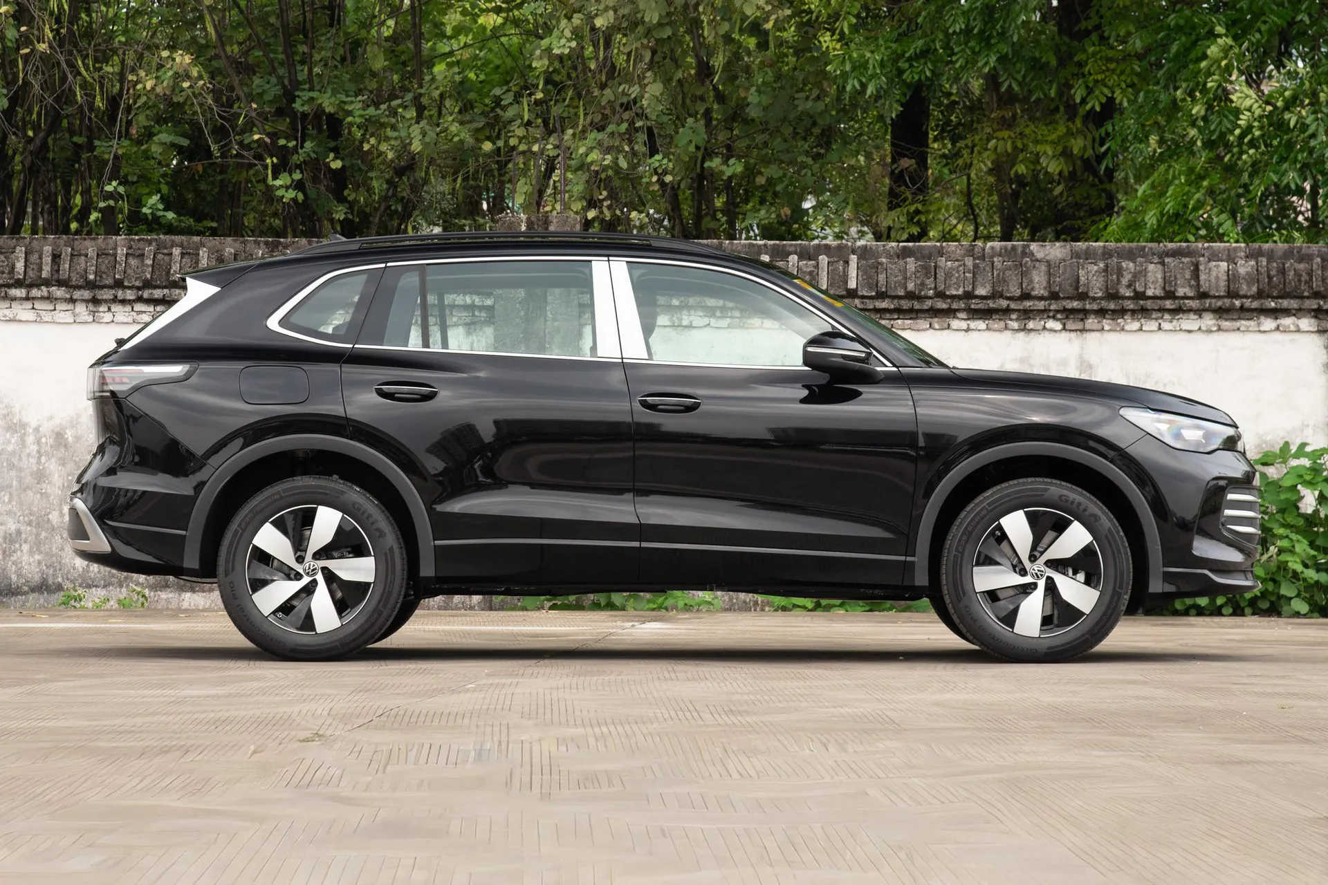  Tiguan L Pro 300 TSI FWD Smart Joy