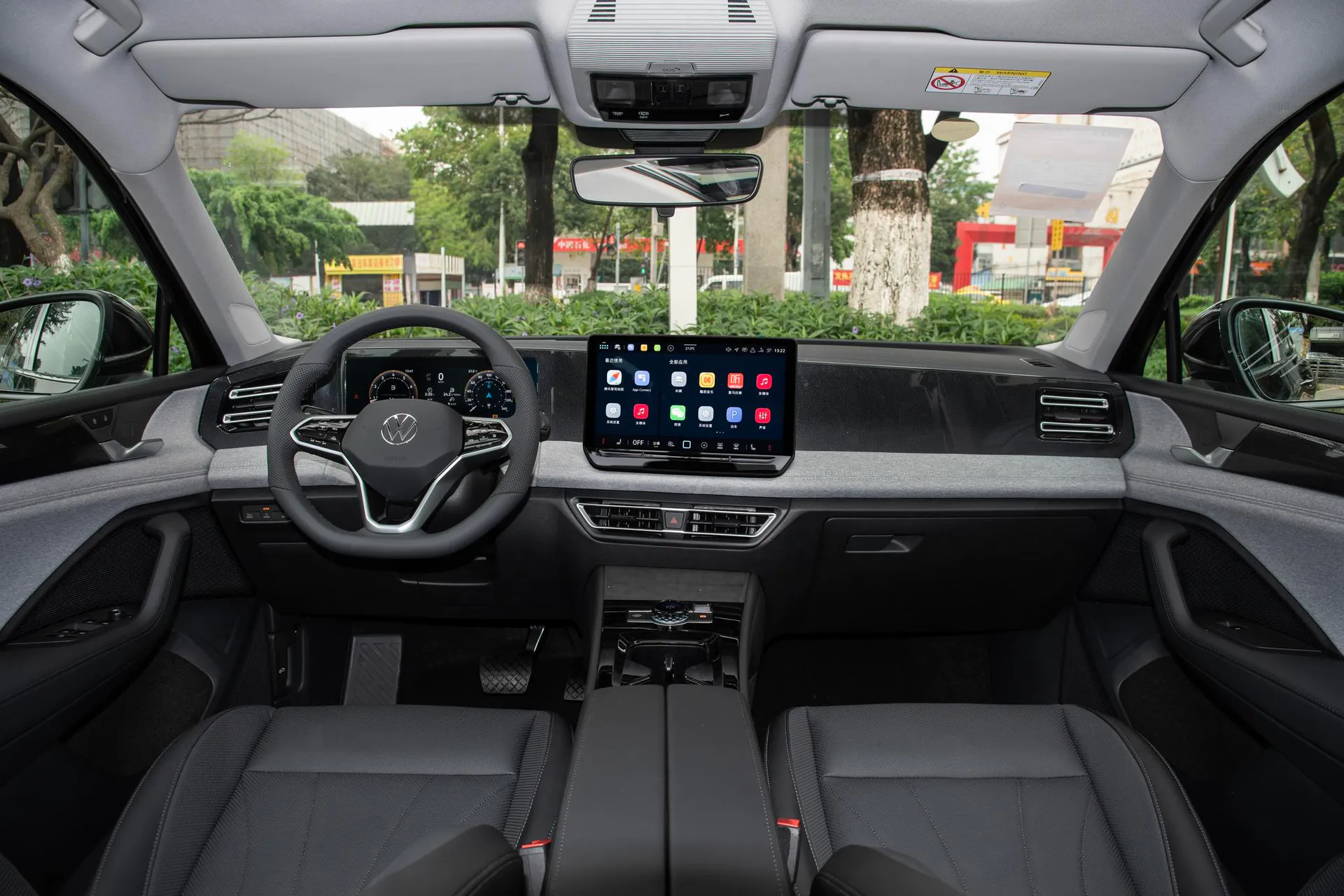  Tiguan L Pro 300 TSI FWD Smart Joy