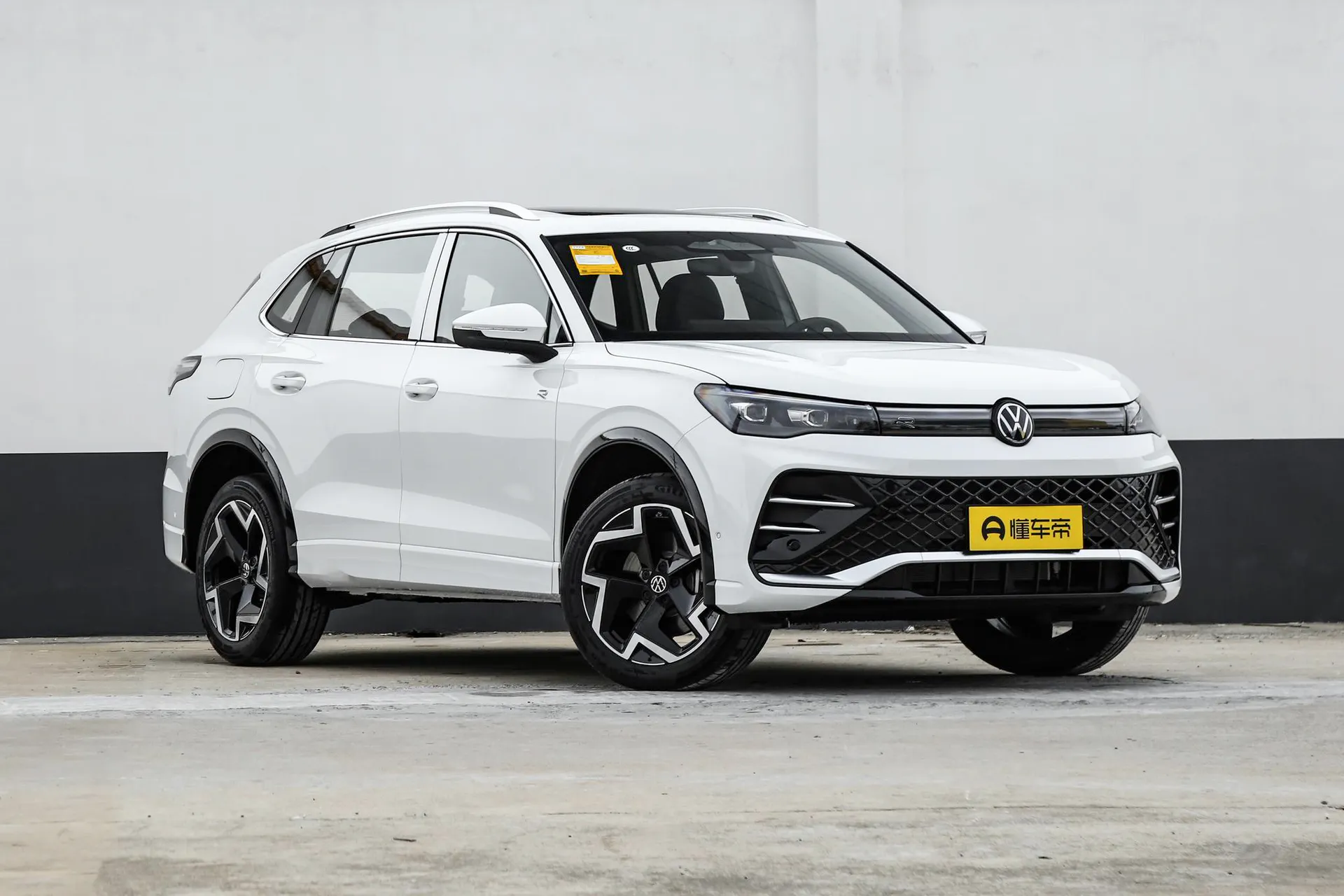  Tiguan L Pro 380 TSI FWD R-Line Pilot