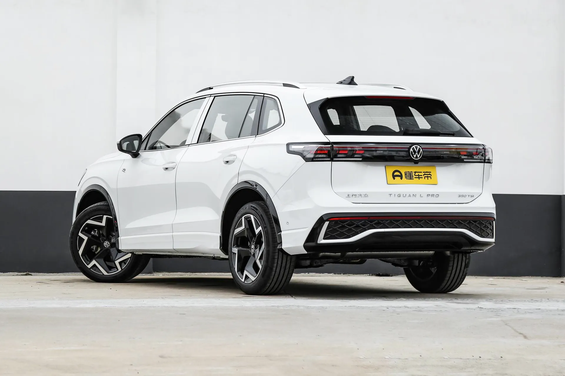  Tiguan L Pro 380 TSI FWD R-Line Pilot