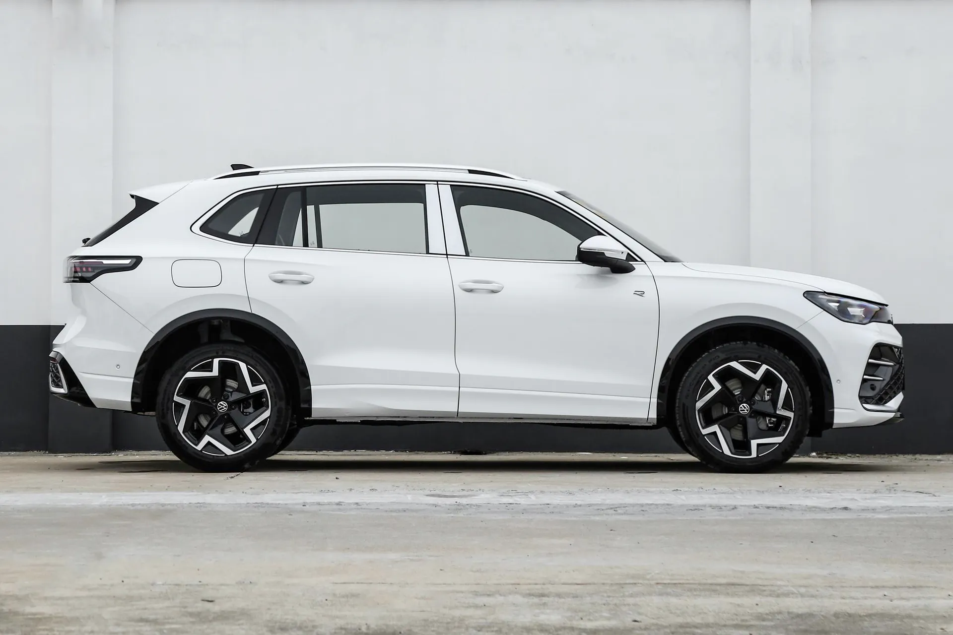  Tiguan L Pro 380 TSI FWD R-Line Pilot