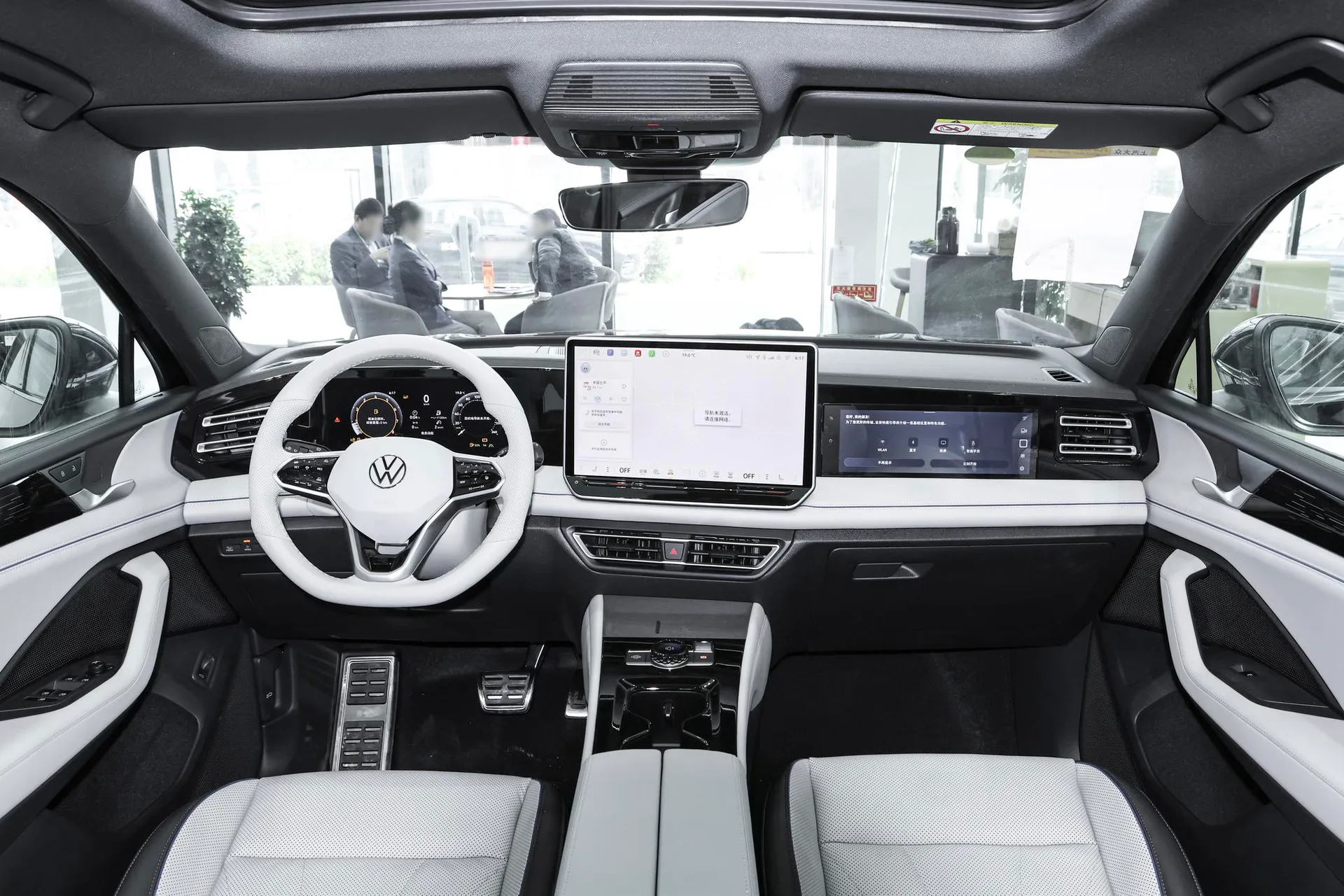  Tiguan L Pro 380 TSI FWD R-Line Pilot