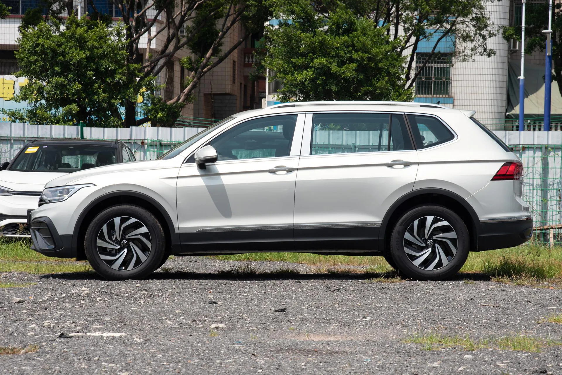  Tiguan L Outstanding 300 TSI FWD Dragon Teng